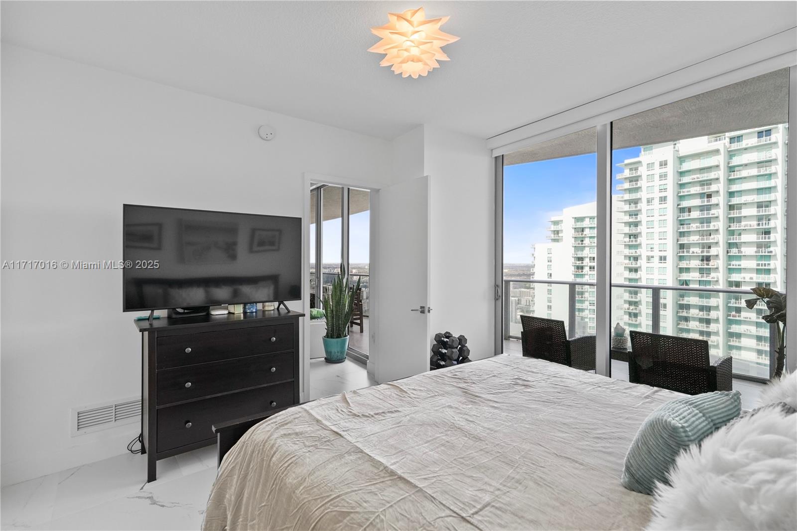 ARIA ON THE BAY CONDO - Residential