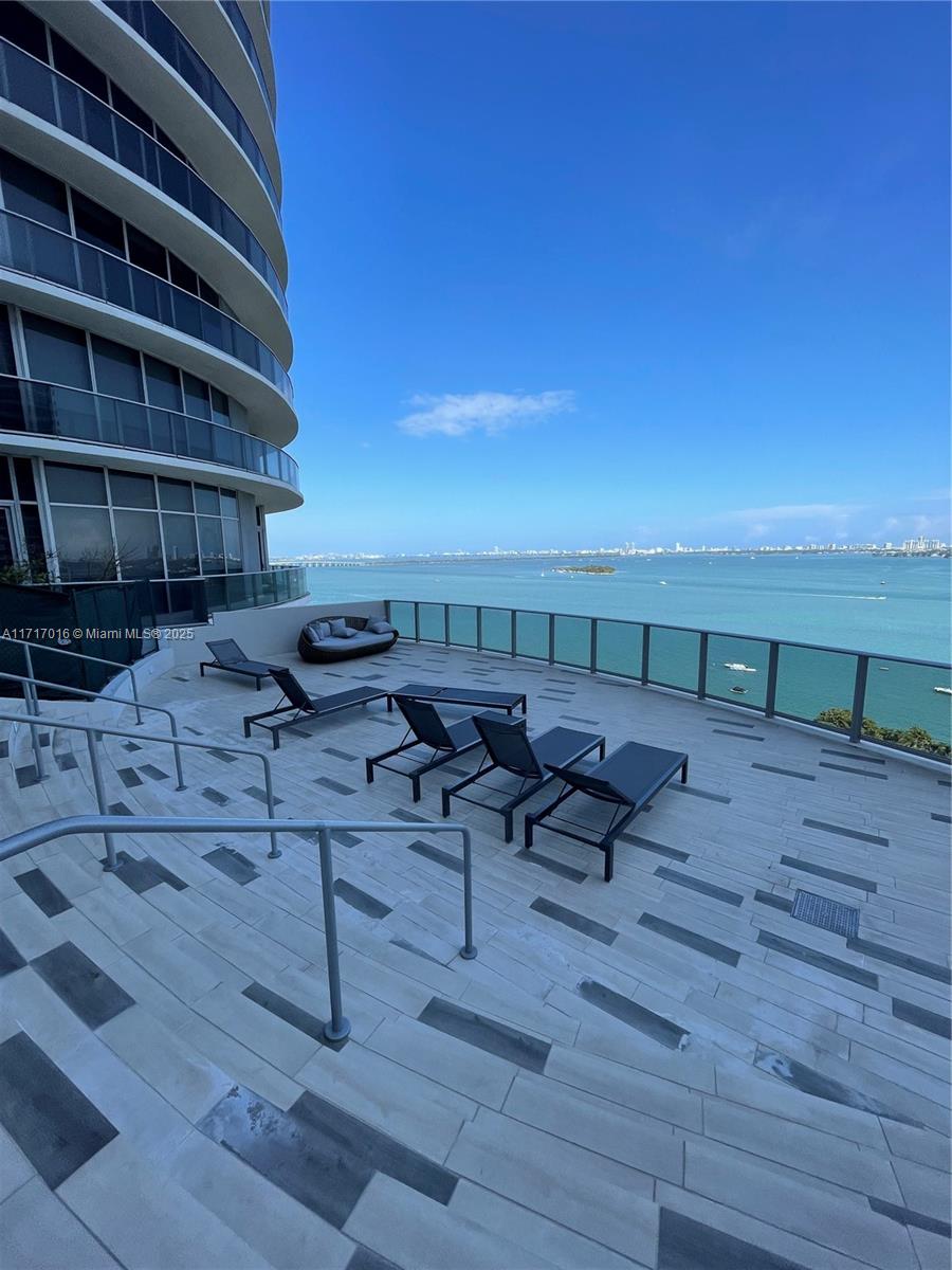 ARIA ON THE BAY CONDO - Residential