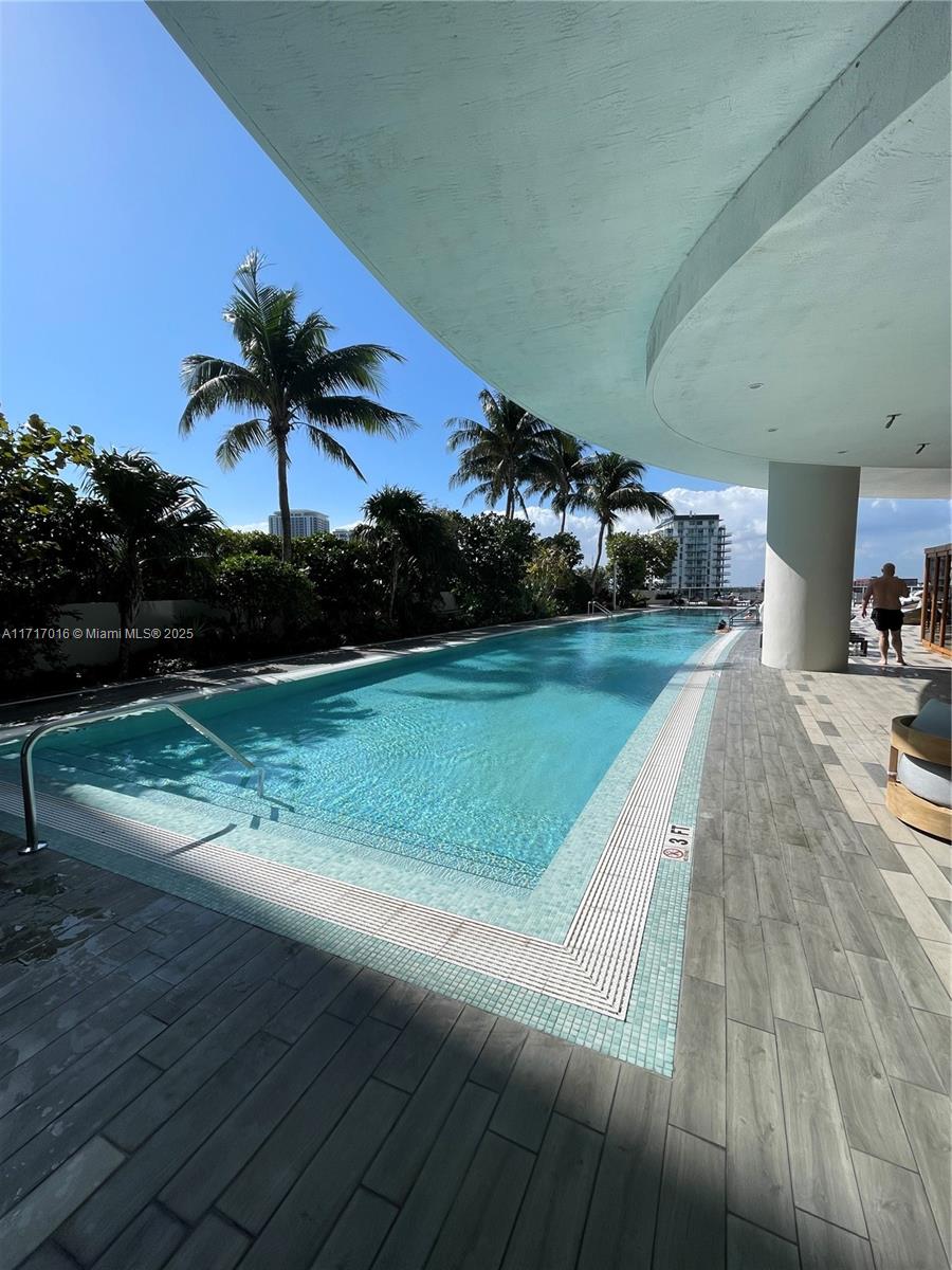ARIA ON THE BAY CONDO - Residential
