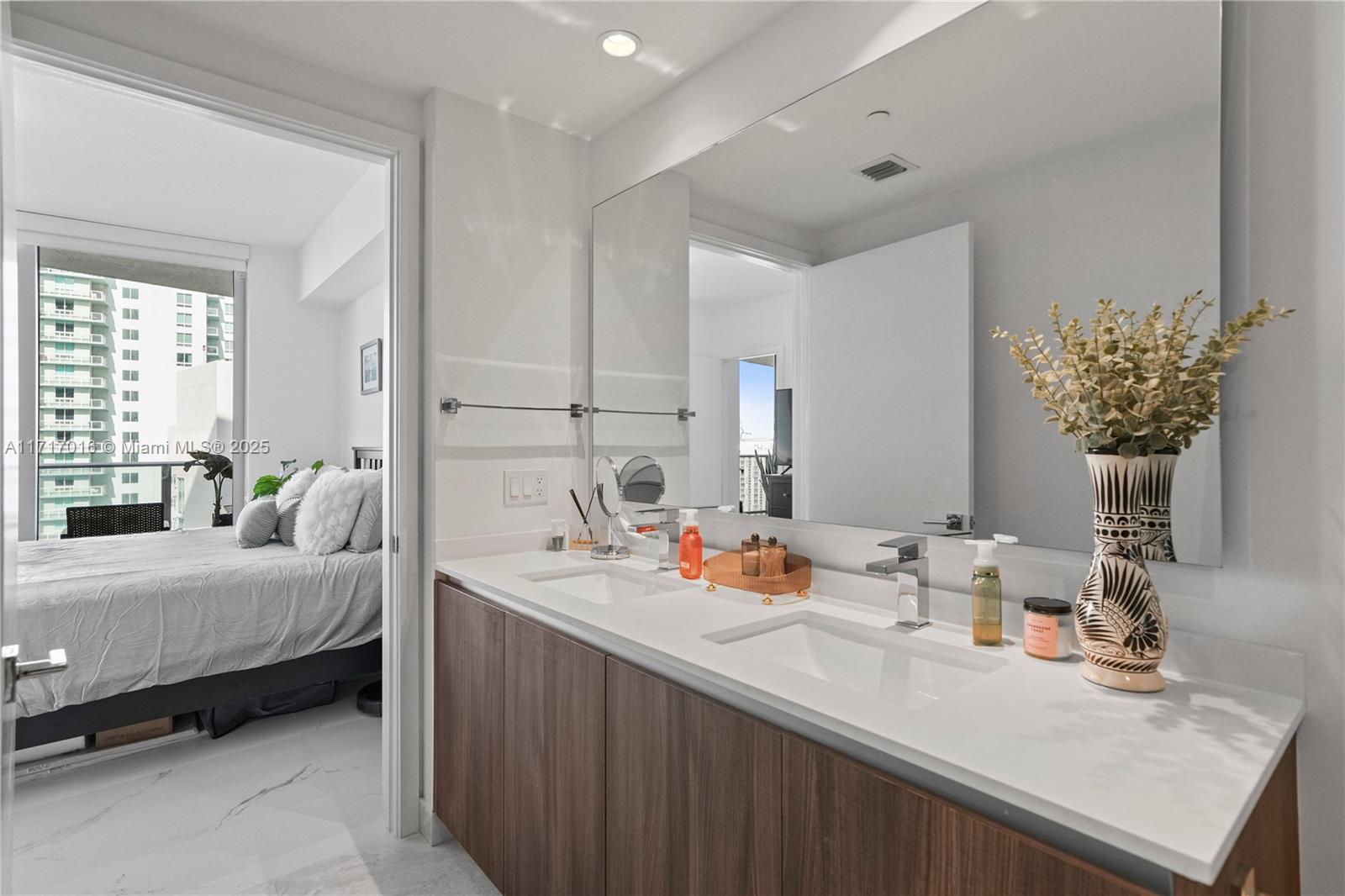 ARIA ON THE BAY CONDO - Residential
