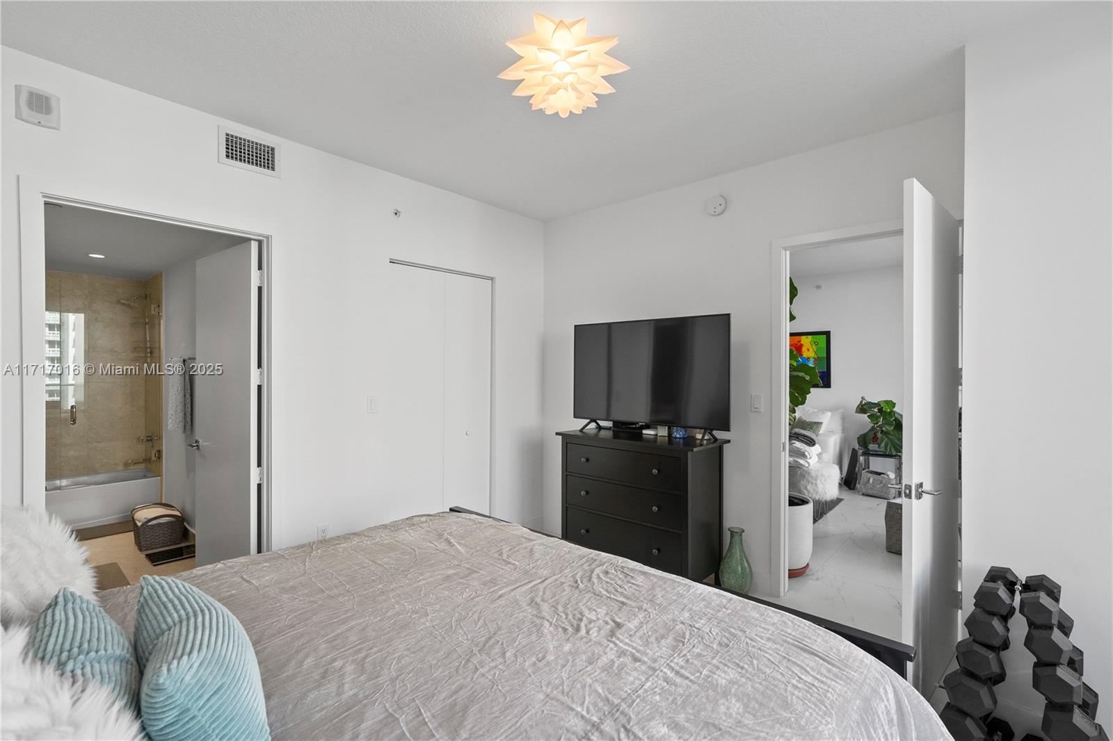 ARIA ON THE BAY CONDO - Residential
