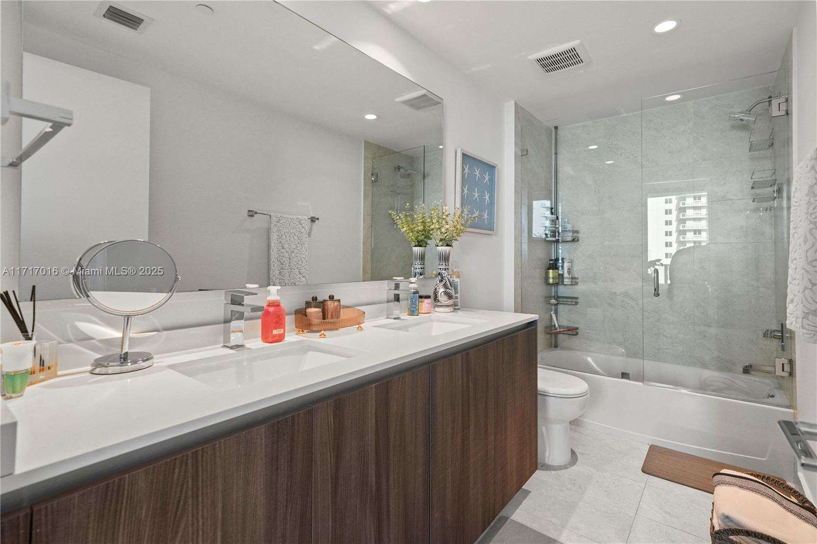 ARIA ON THE BAY CONDO - Residential