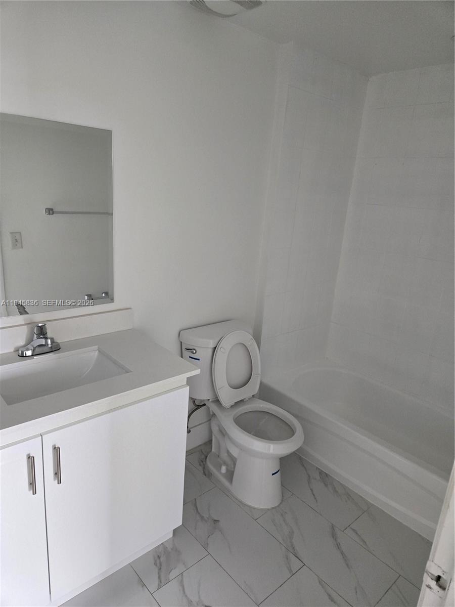 1800 BISCAYNE PLAZA CONDO - Residential