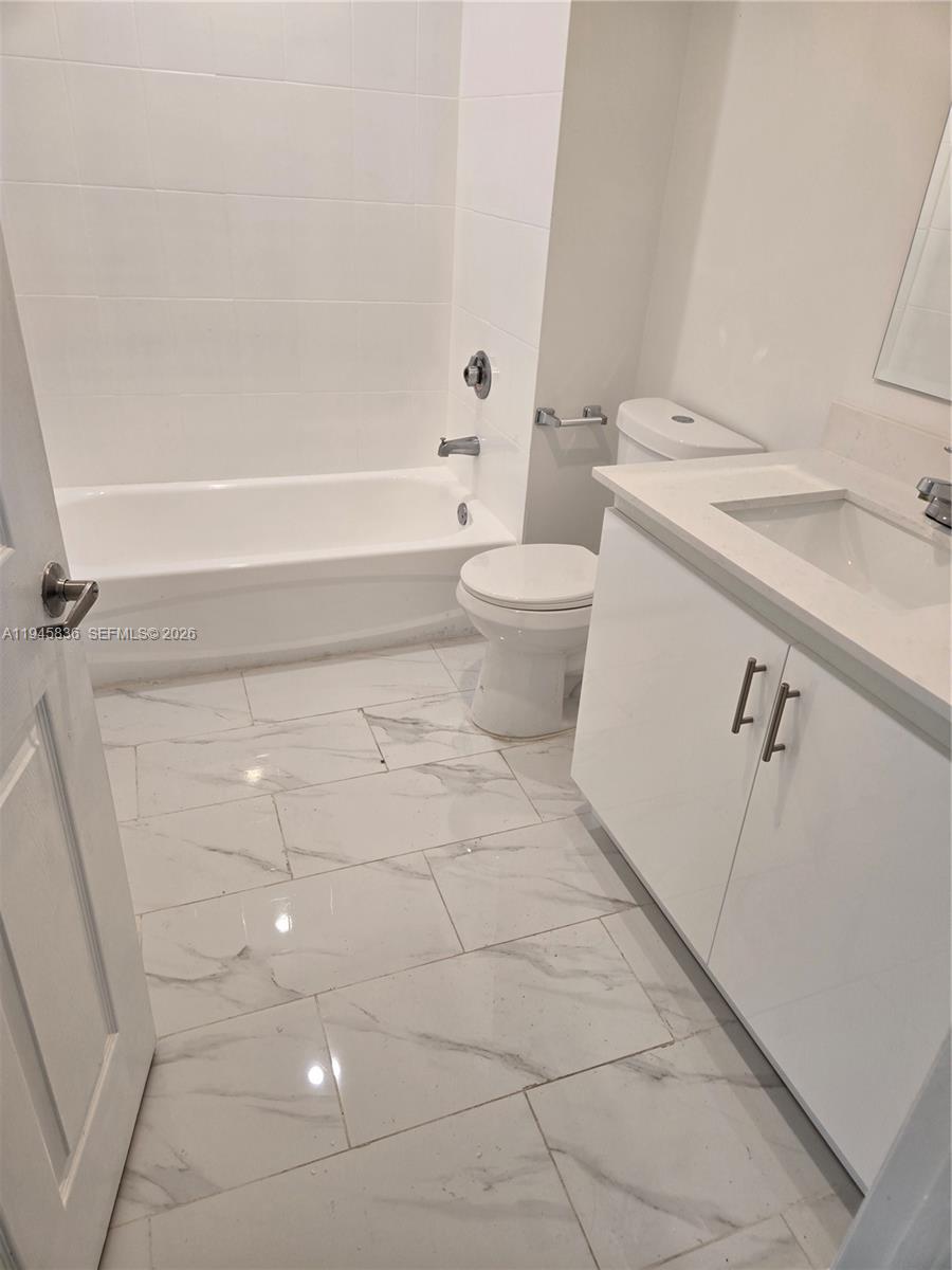 1800 BISCAYNE PLAZA CONDO - Residential