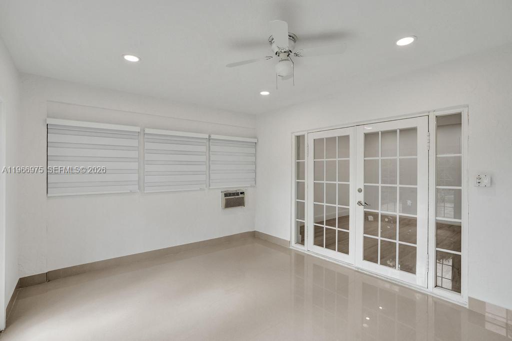 NORTH LAKE ESTATES - Residential