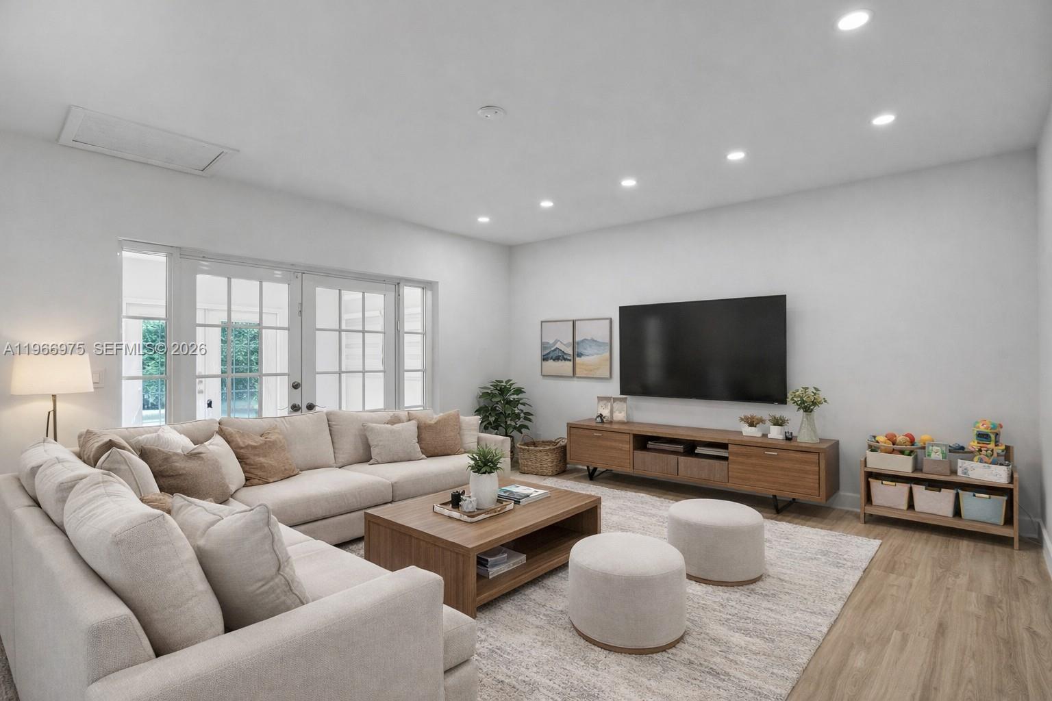 NORTH LAKE ESTATES - Residential