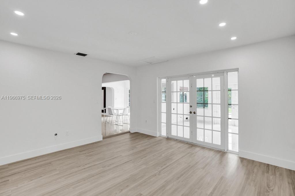 NORTH LAKE ESTATES - Residential