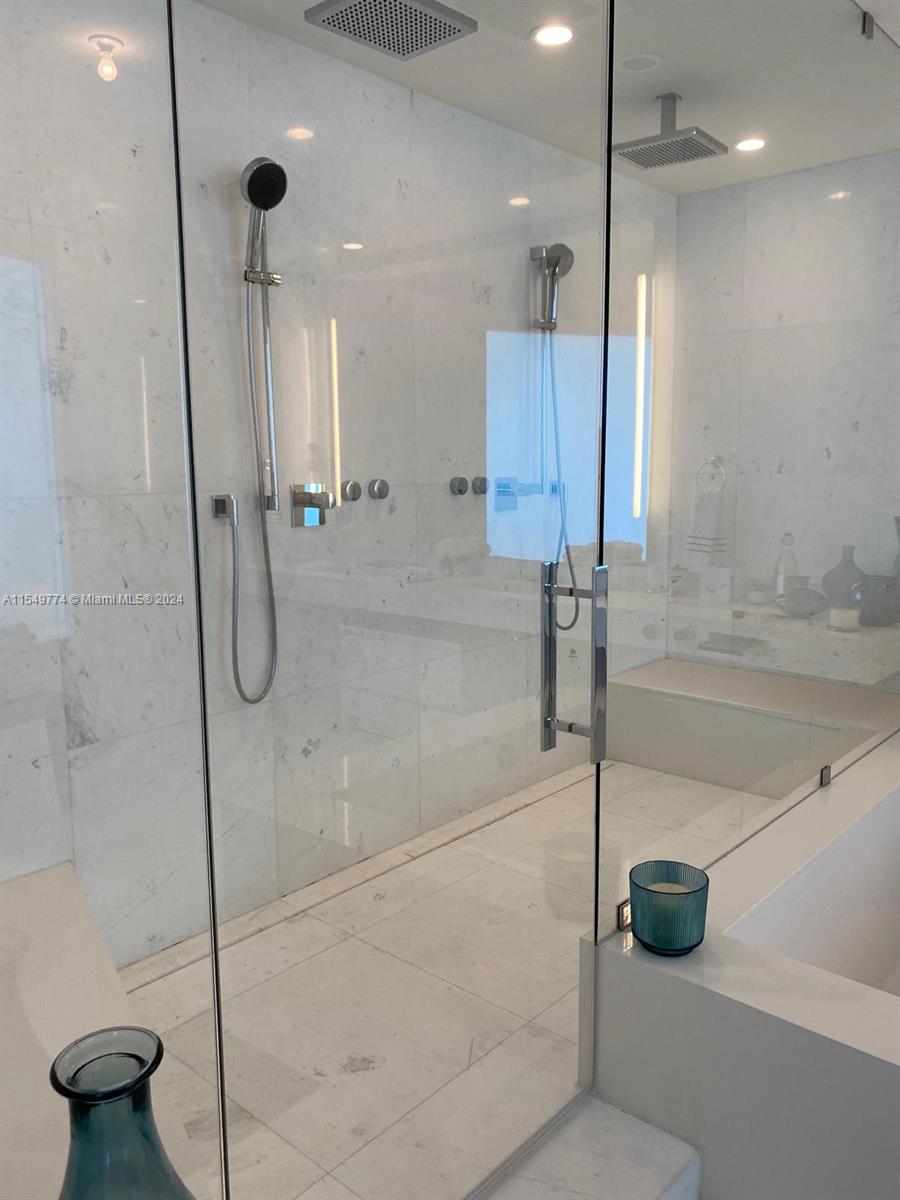 18555 COLLINS AVENUE COND - Residential