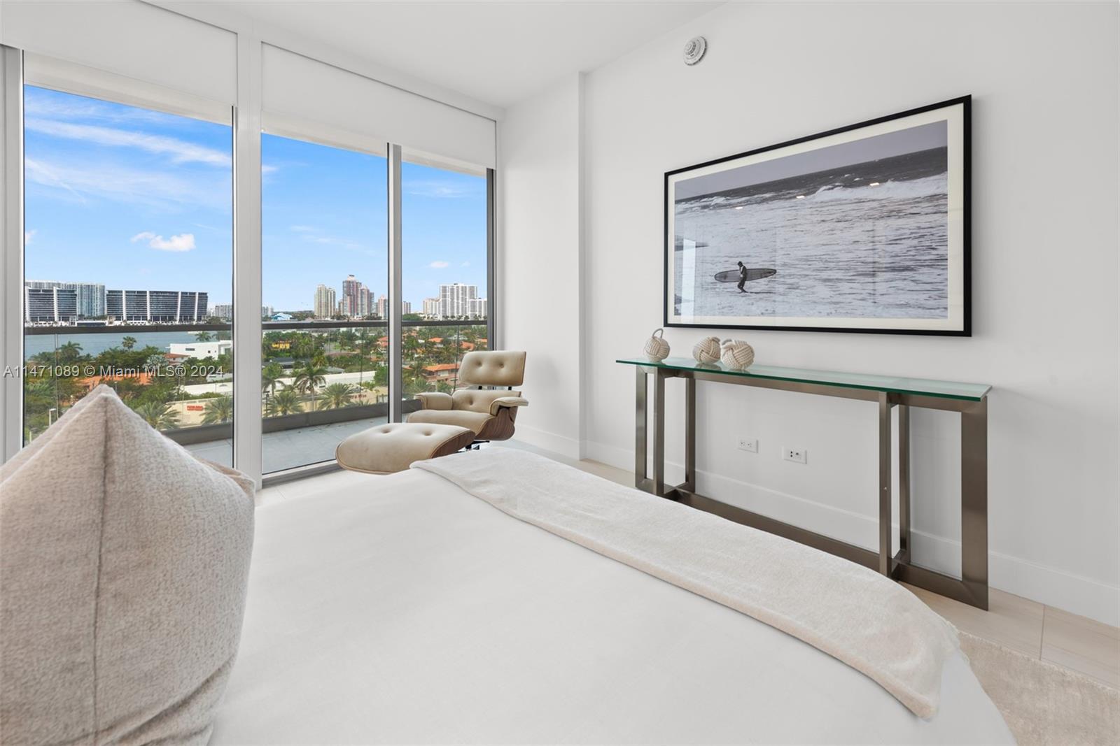 TURNBERRY OCEAN CLUB - Residential