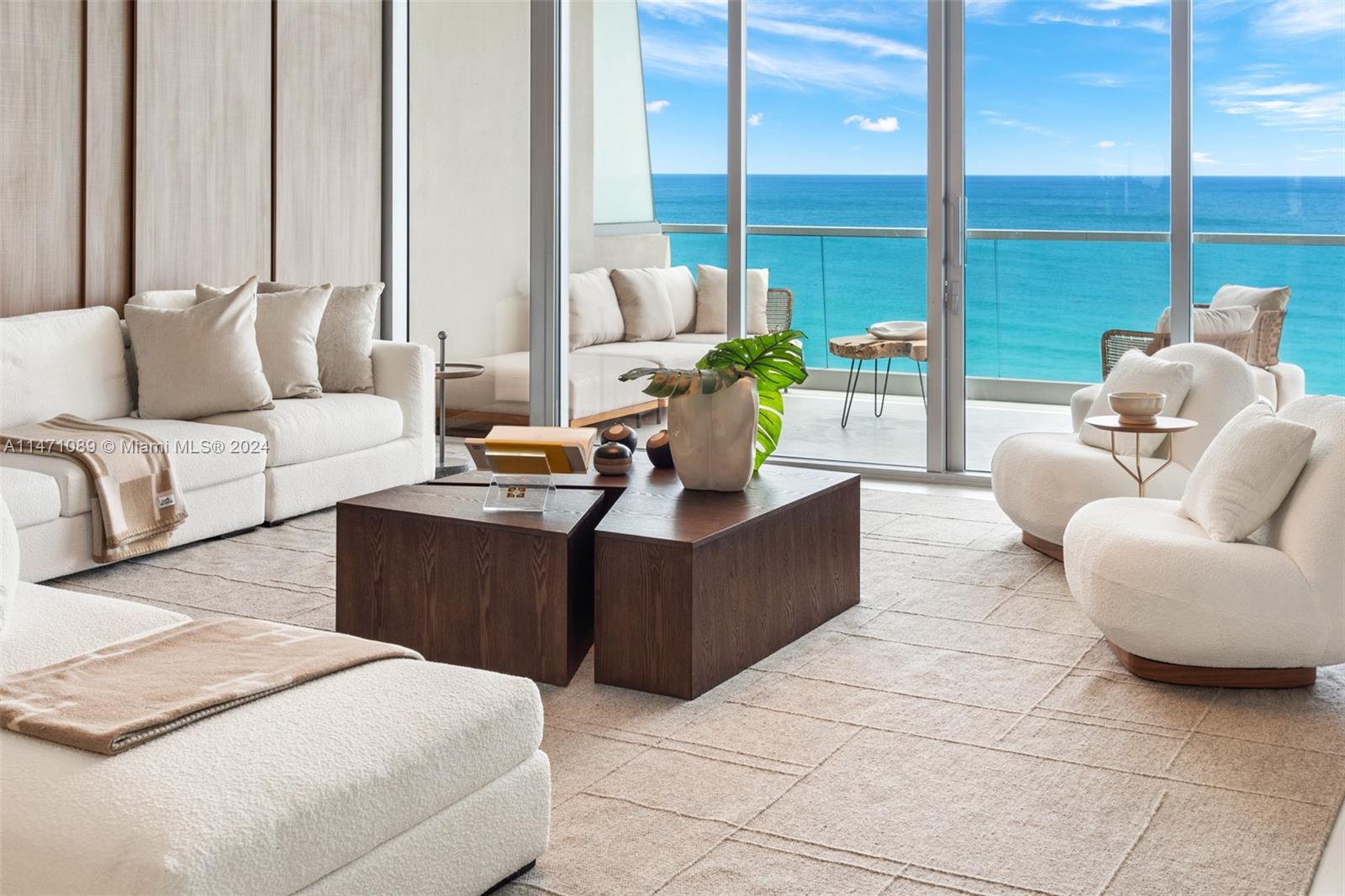 TURNBERRY OCEAN CLUB - Residential