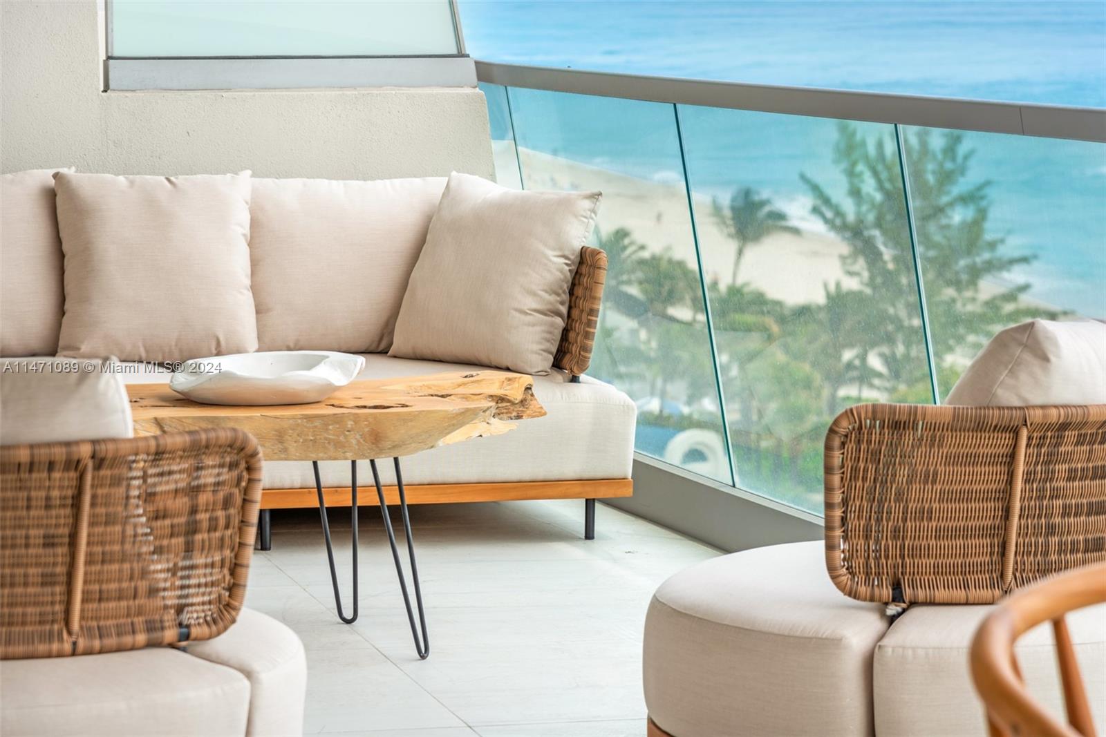 TURNBERRY OCEAN CLUB - Residential