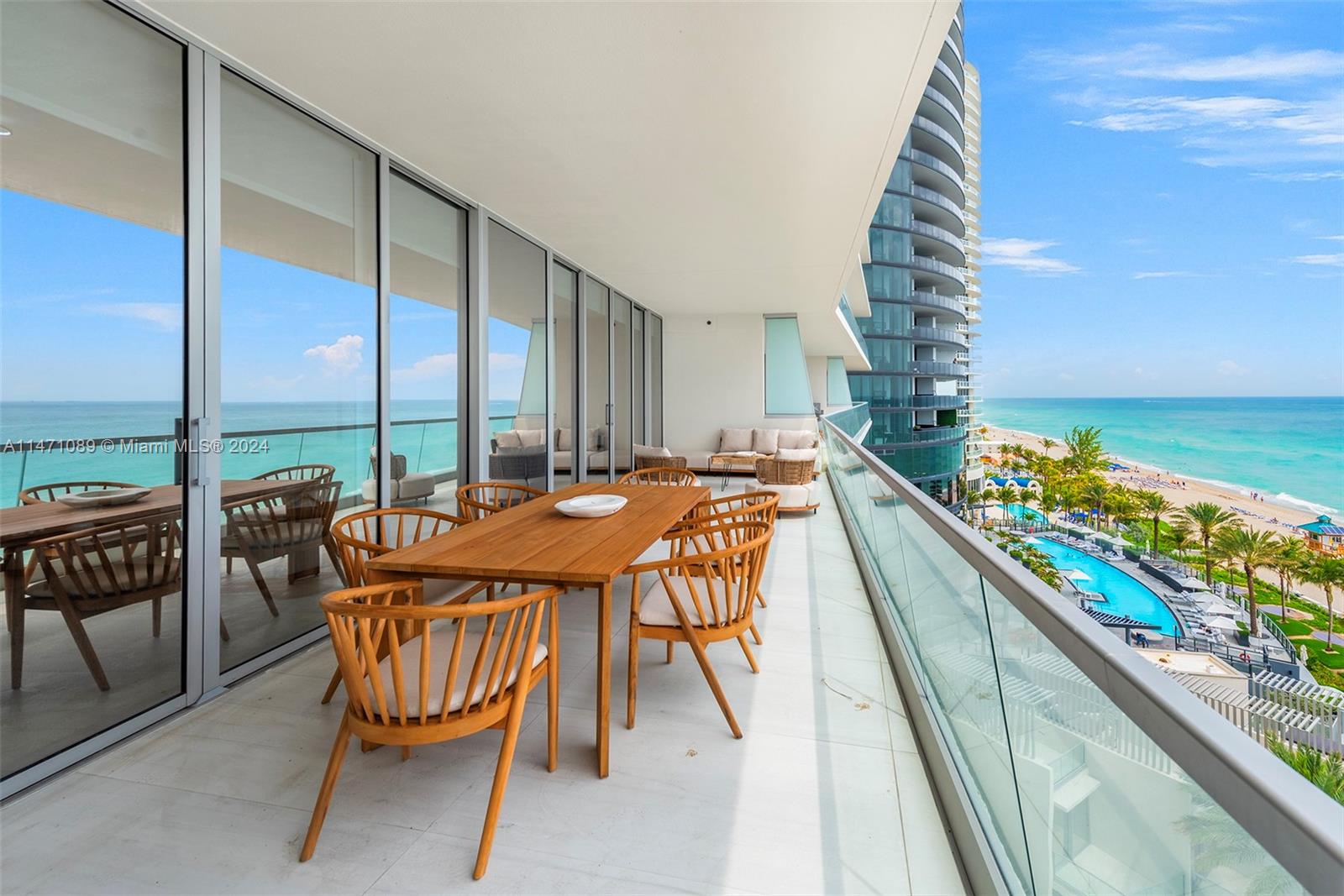 TURNBERRY OCEAN CLUB - Residential
