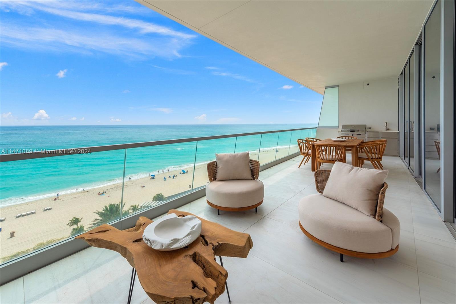 TURNBERRY OCEAN CLUB - Residential