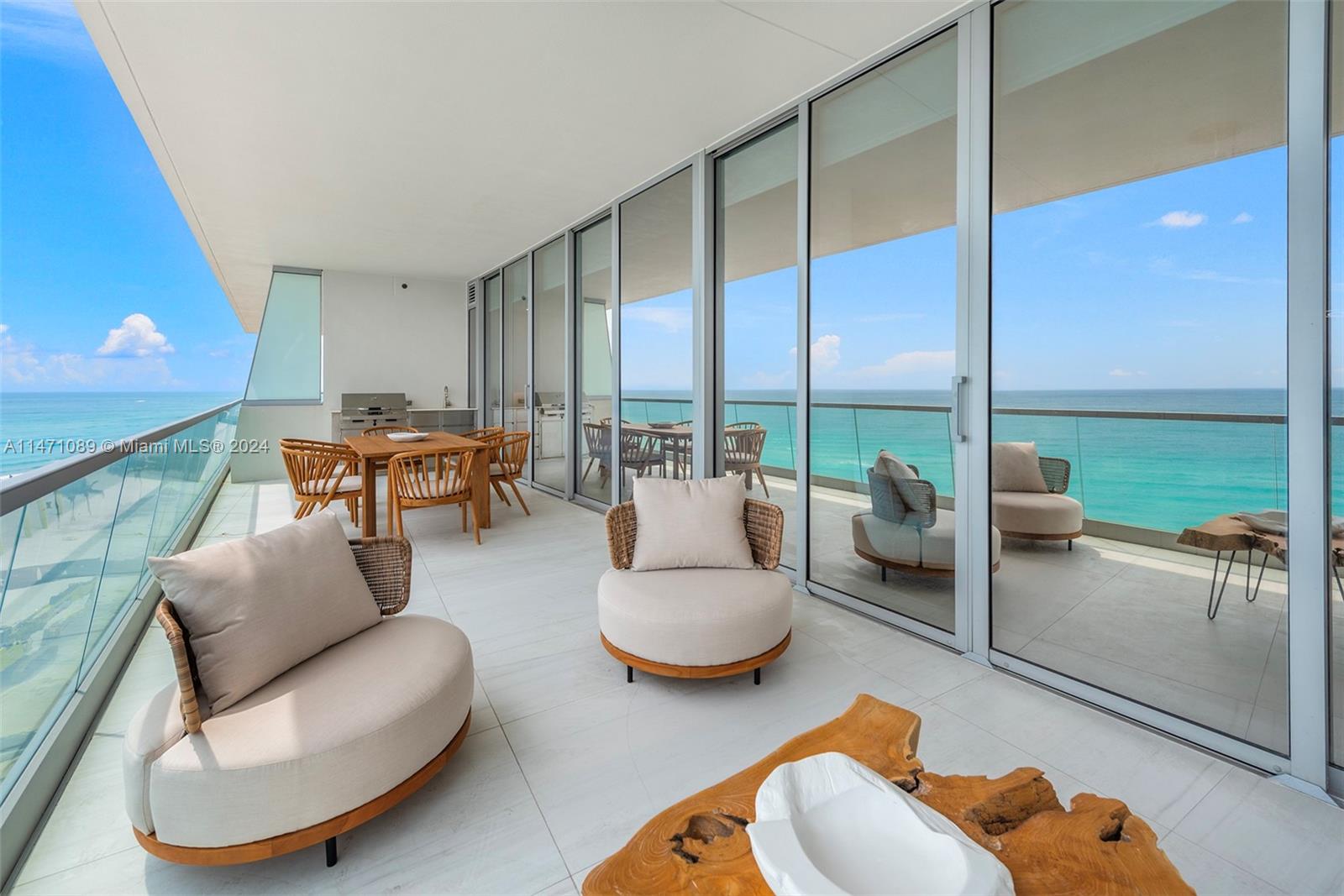 TURNBERRY OCEAN CLUB - Residential