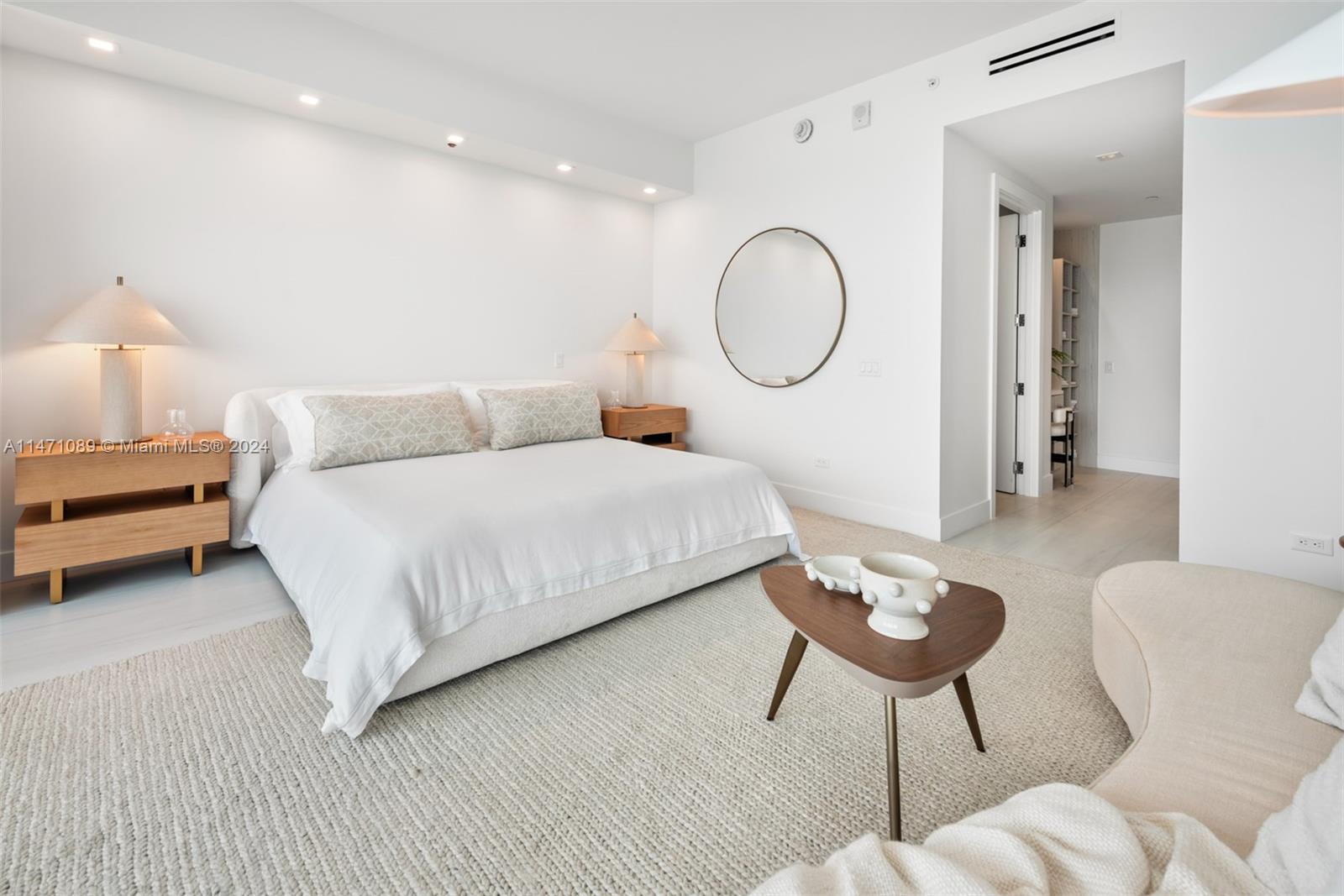 TURNBERRY OCEAN CLUB - Residential