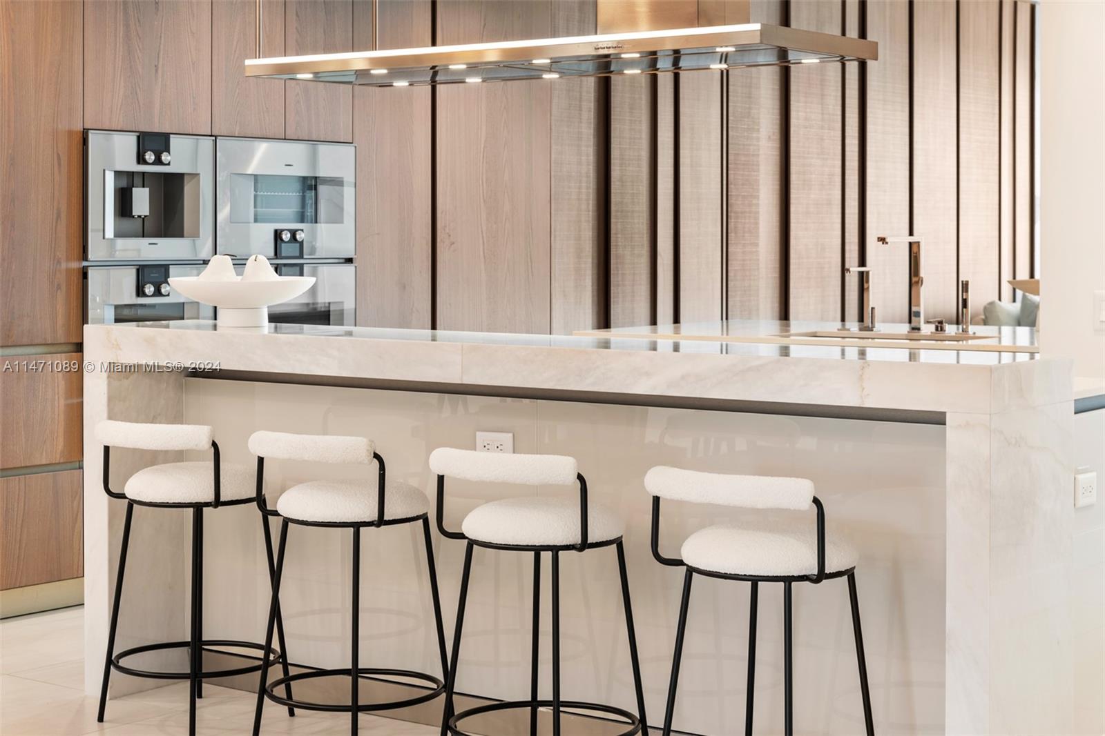 TURNBERRY OCEAN CLUB - Residential