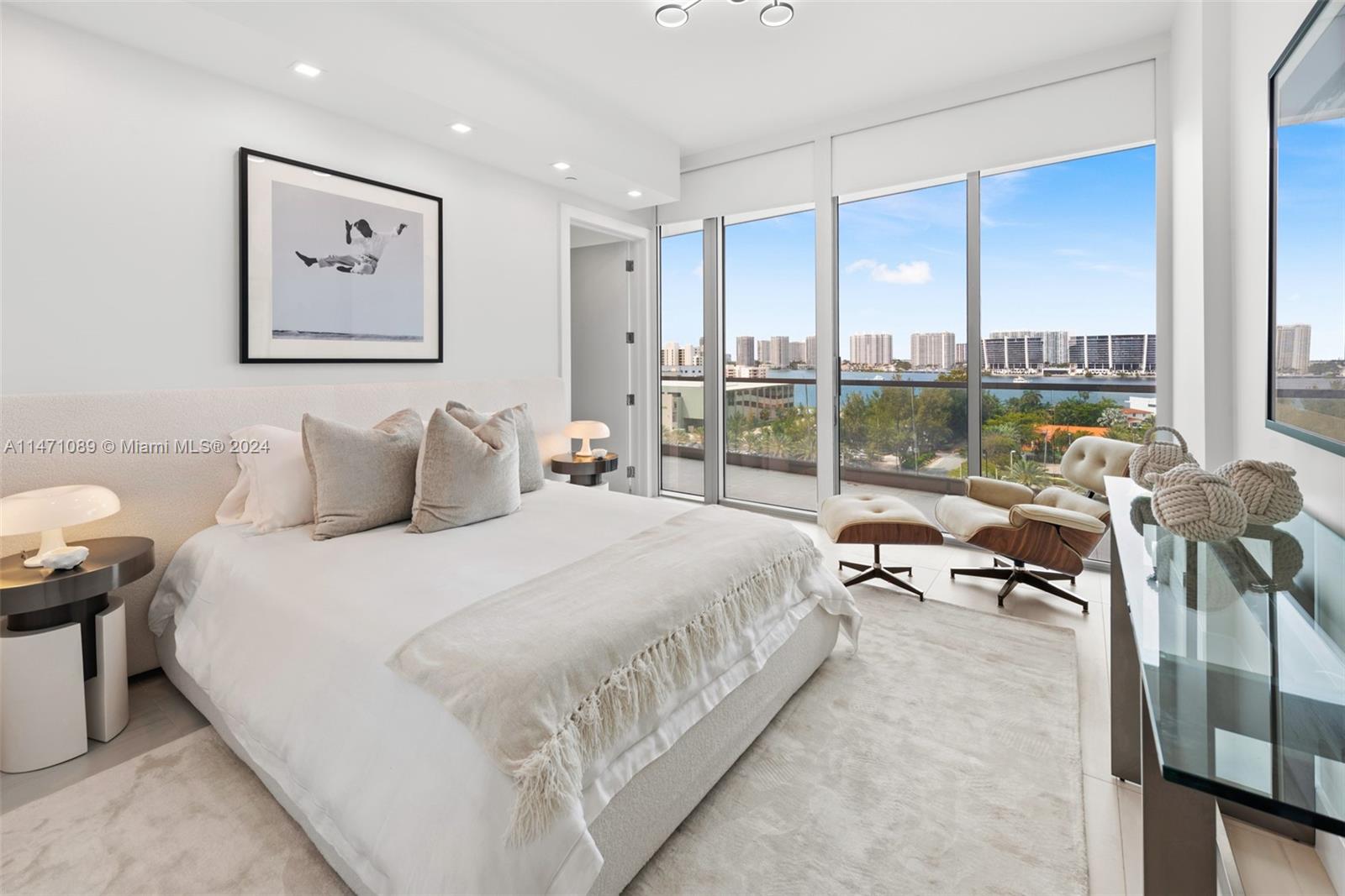 TURNBERRY OCEAN CLUB - Residential
