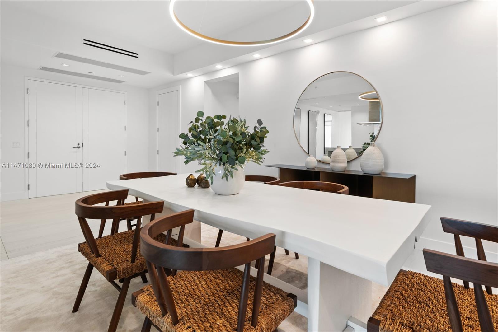 TURNBERRY OCEAN CLUB - Residential