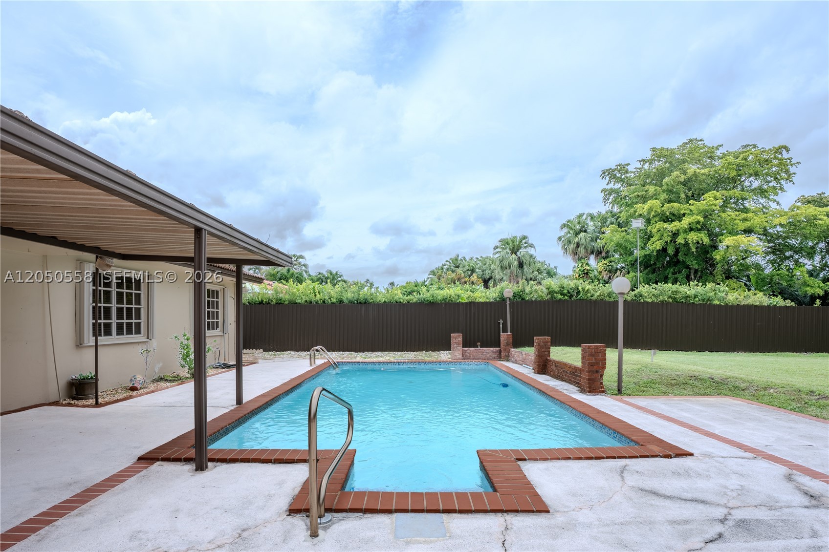 INTERNATIONAL GARDENS SEC - Residential