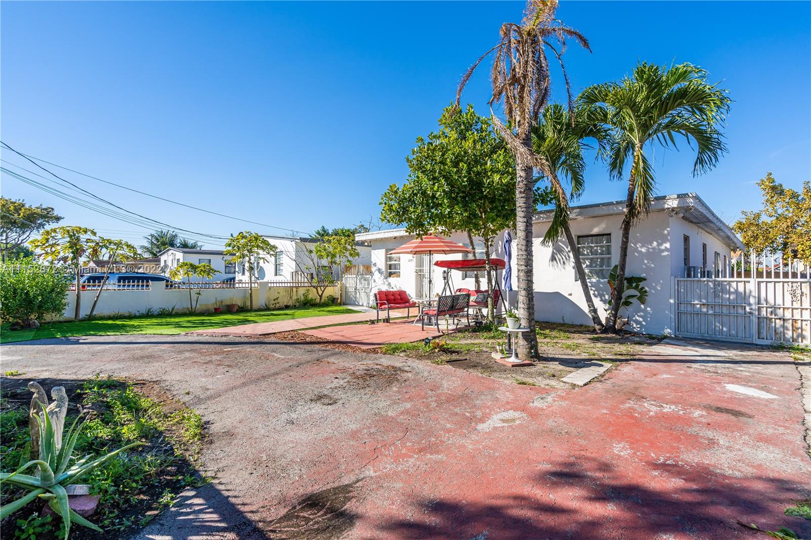 SWEETWATER GROVES .14 AC - Residential
