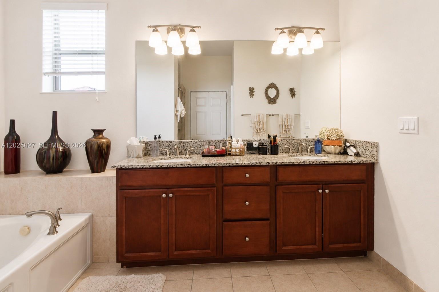 AVENTURA AISLES - Residential