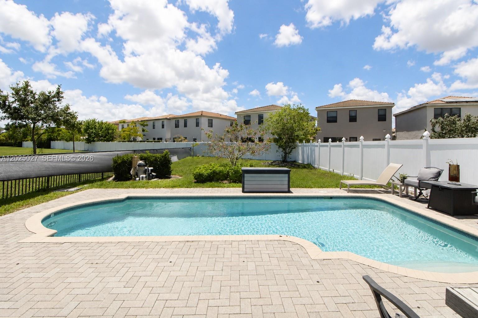 AVENTURA AISLES - Residential