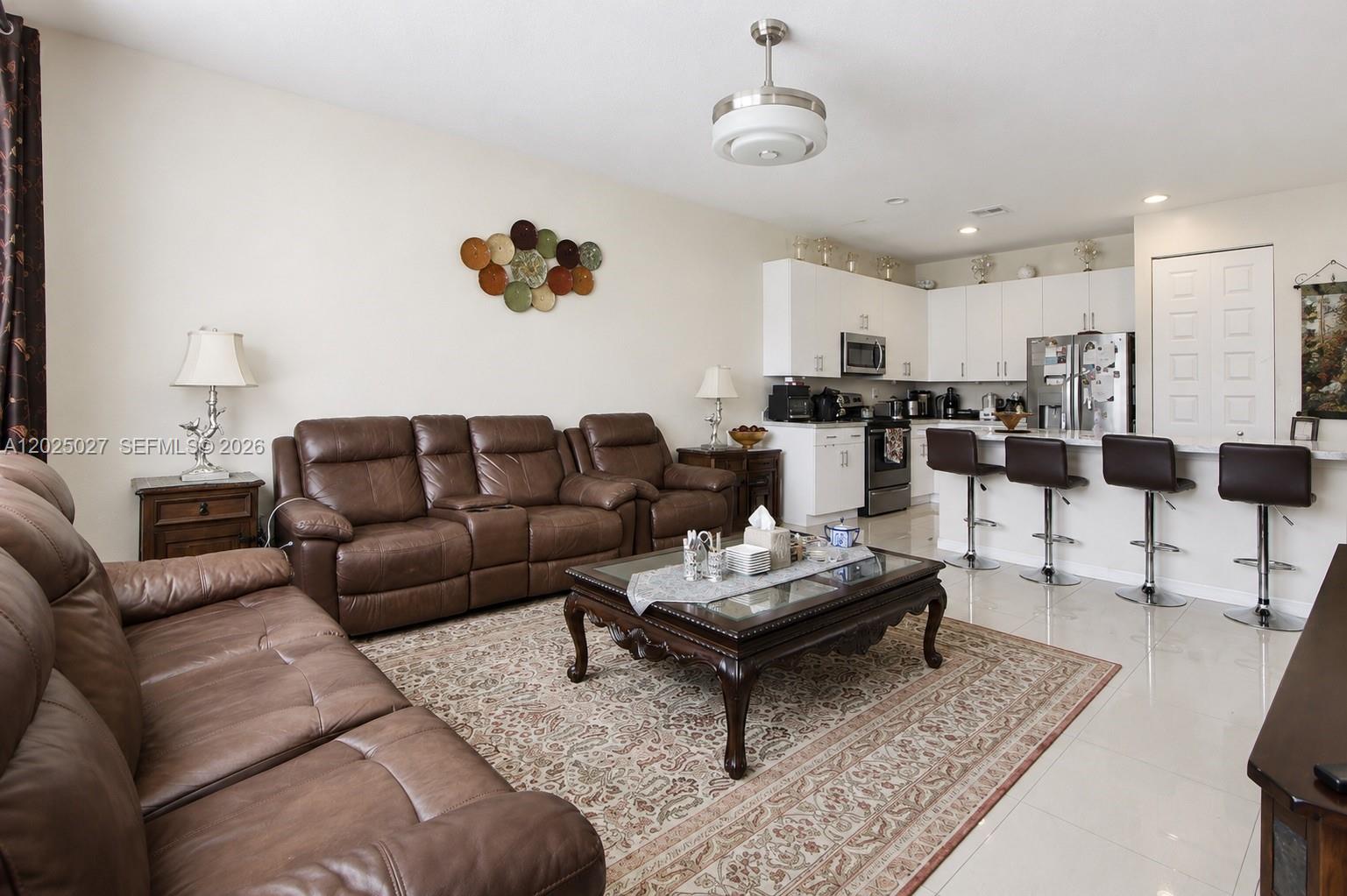 AVENTURA AISLES - Residential
