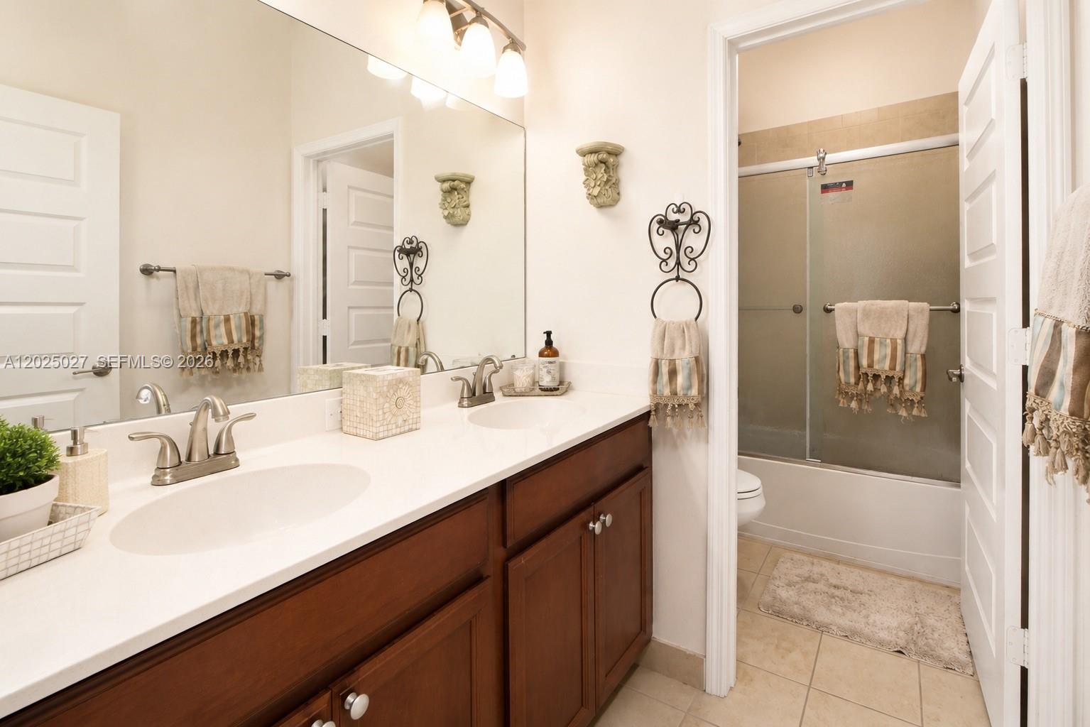 AVENTURA AISLES - Residential