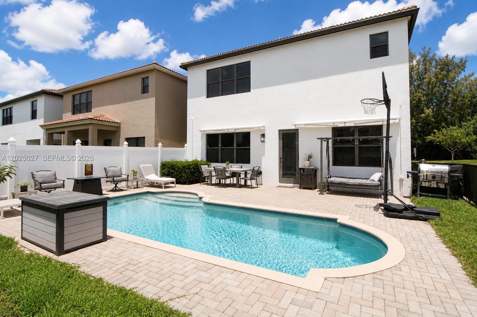 AVENTURA AISLES - Residential