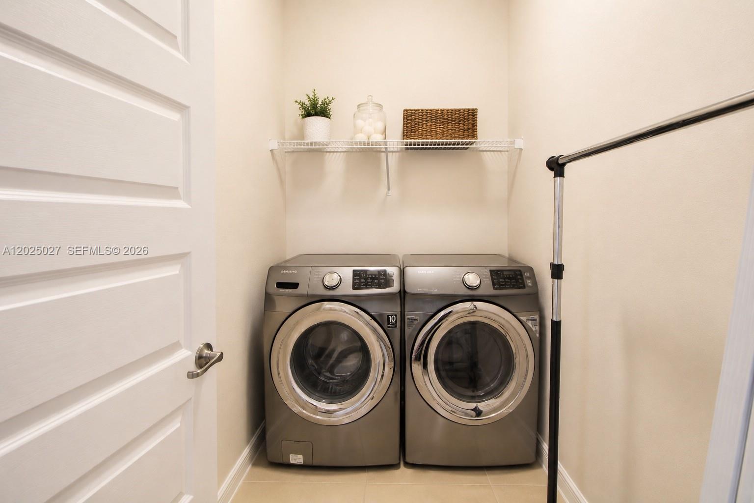 AVENTURA AISLES - Residential