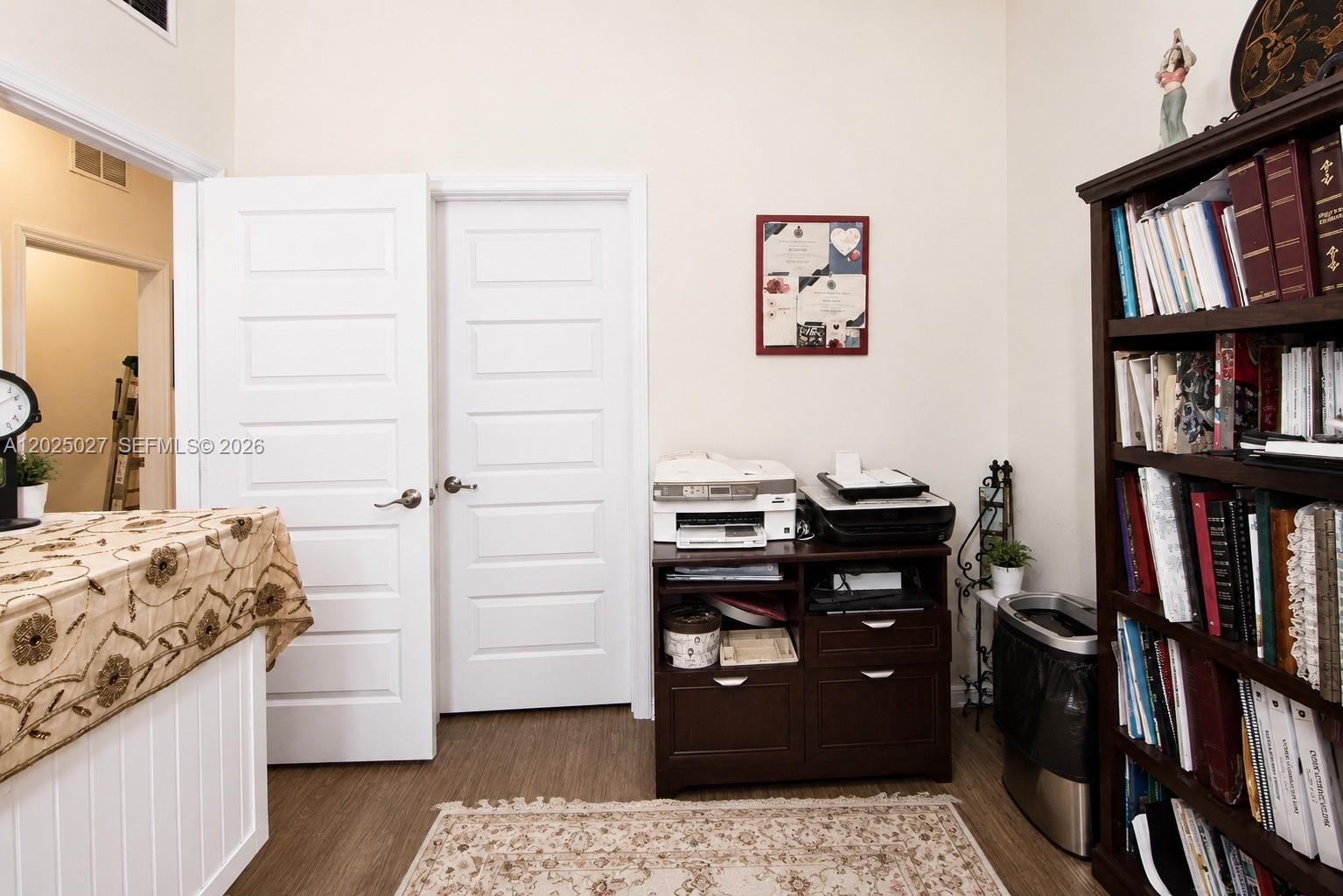 AVENTURA AISLES - Residential