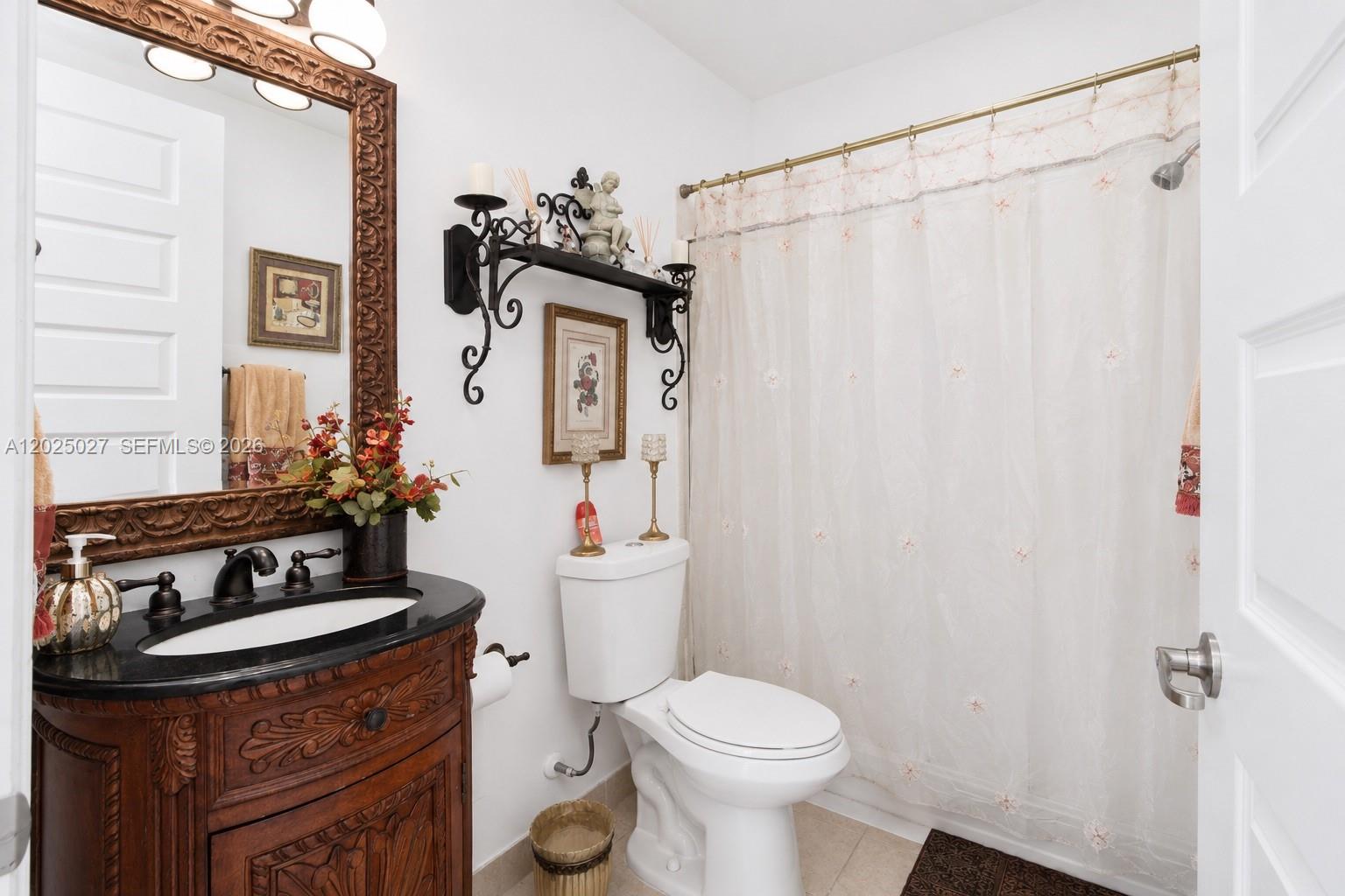 AVENTURA AISLES - Residential