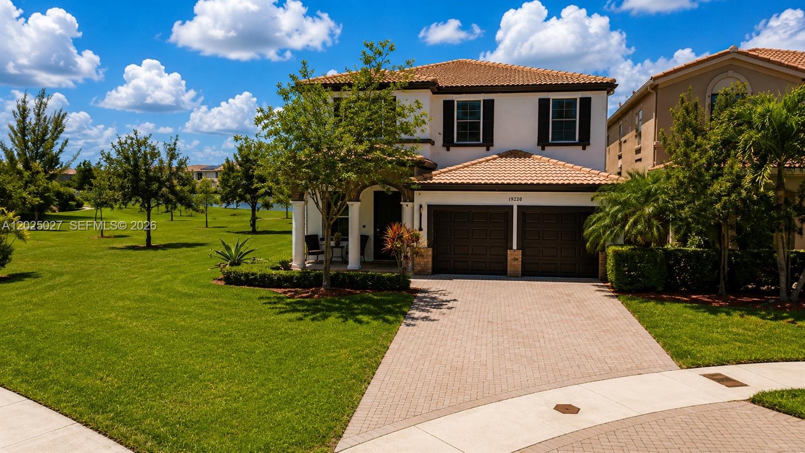AVENTURA AISLES - Residential