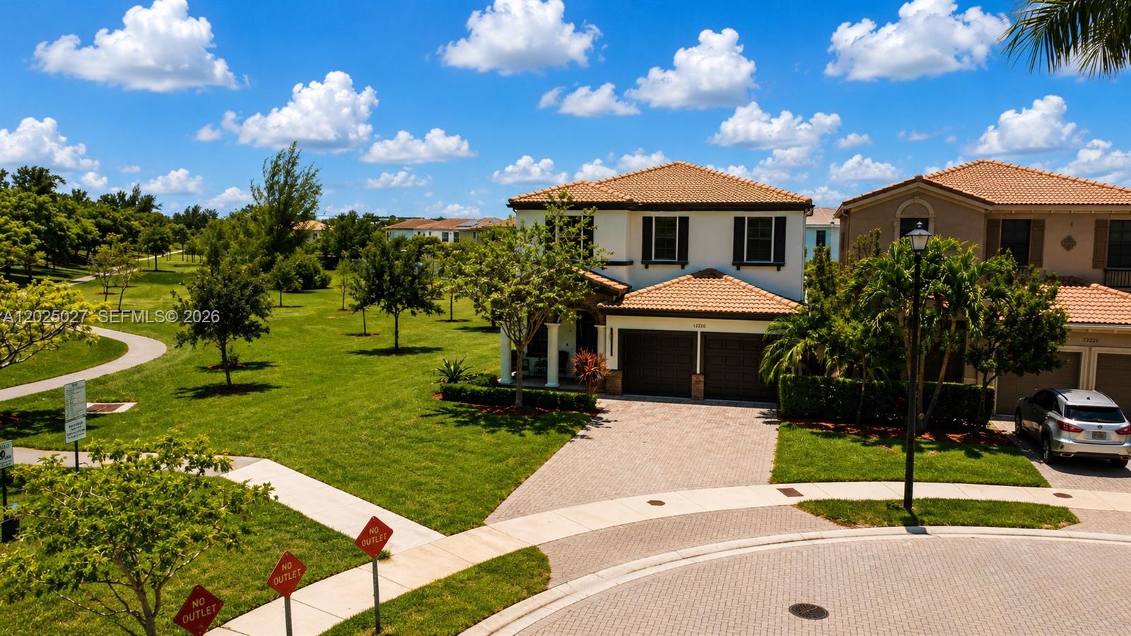 AVENTURA AISLES - Residential