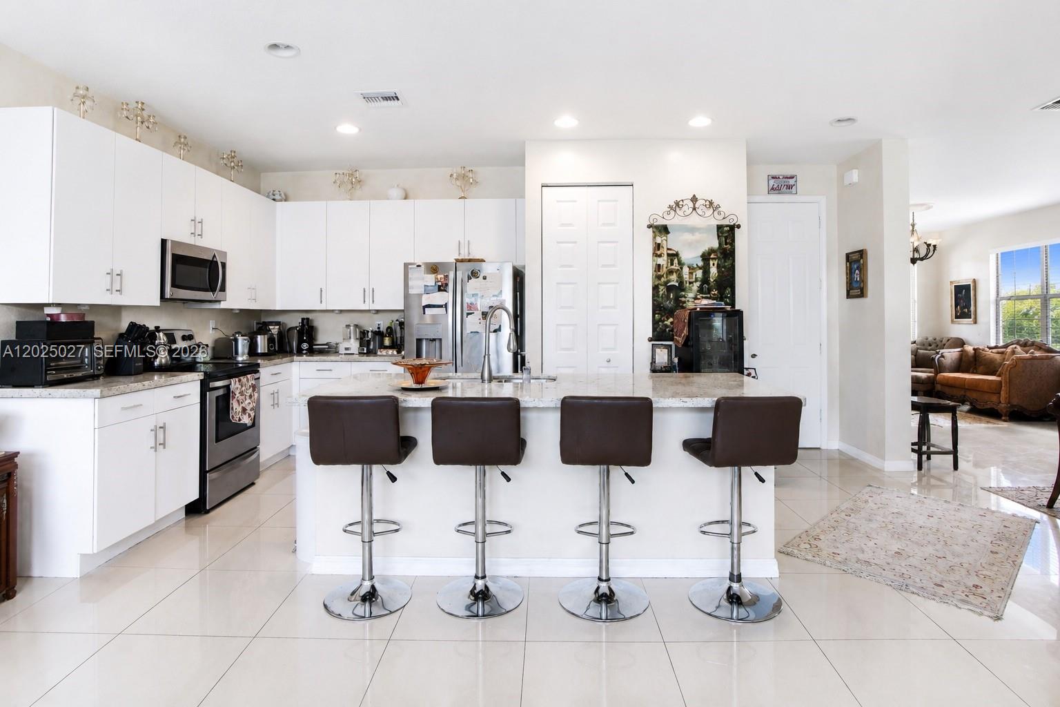 AVENTURA AISLES - Residential