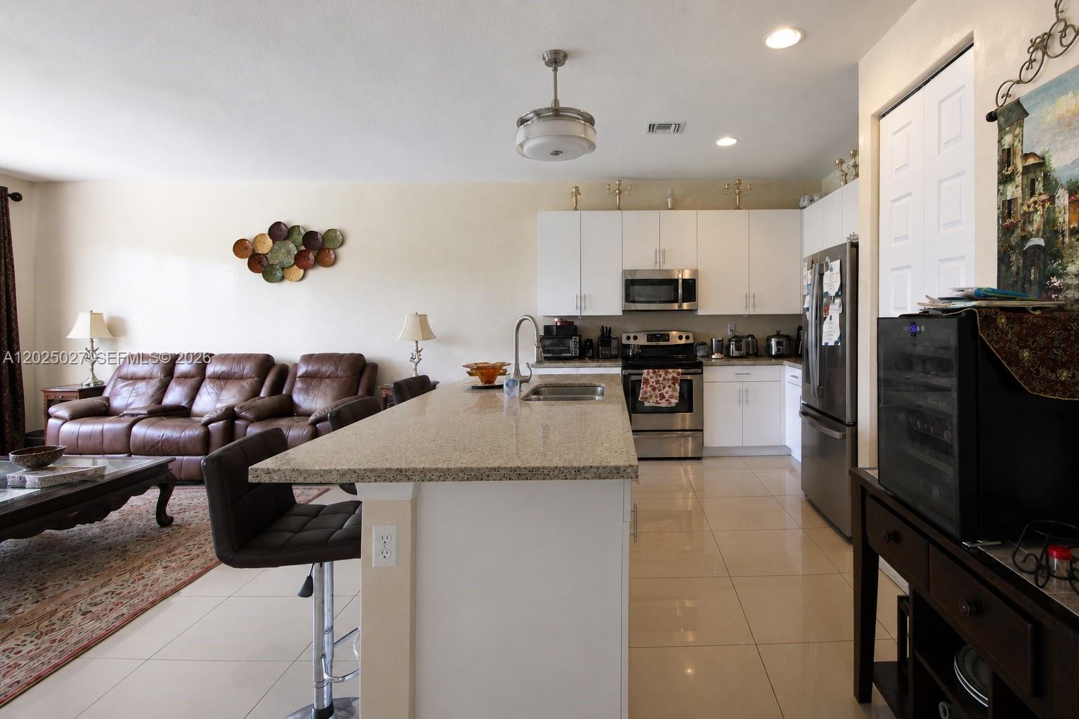 AVENTURA AISLES - Residential