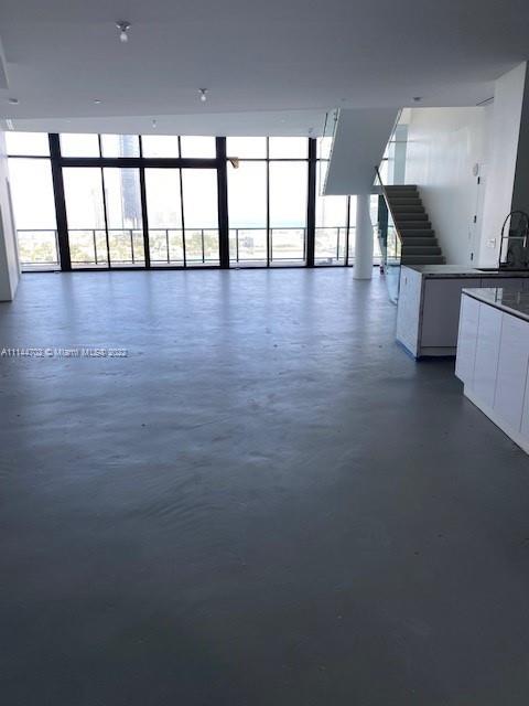 PRIVE CONDO - Residential