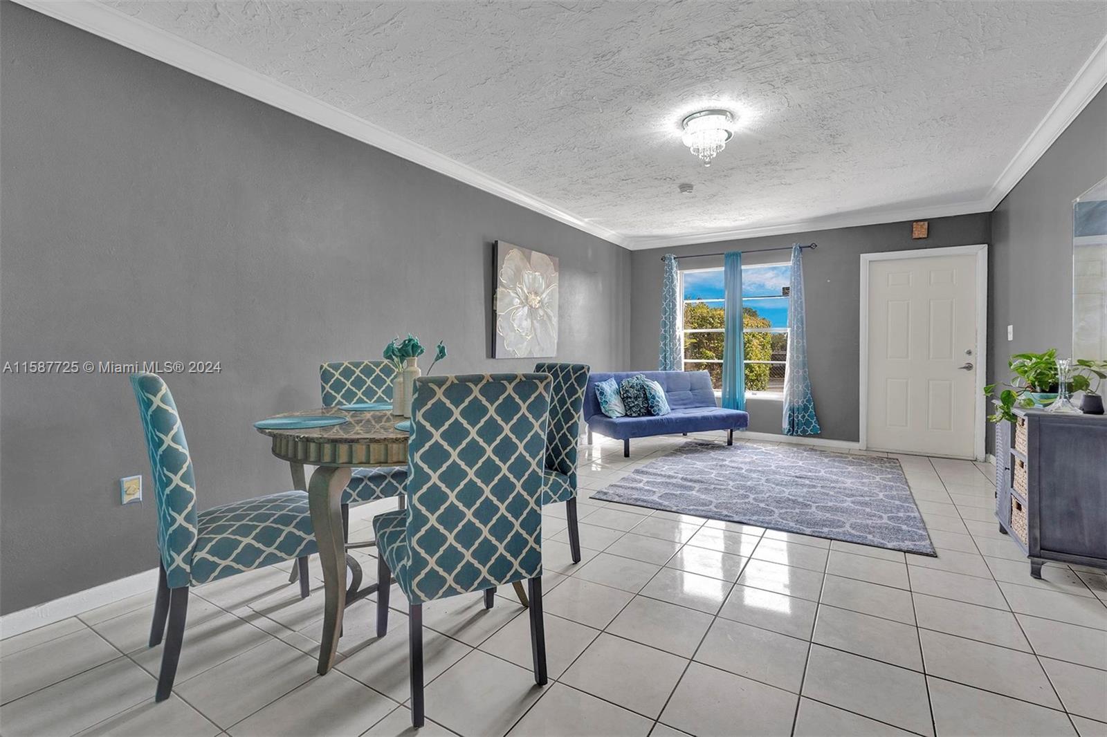 RICHMOND TOWNHOUSE - Residential