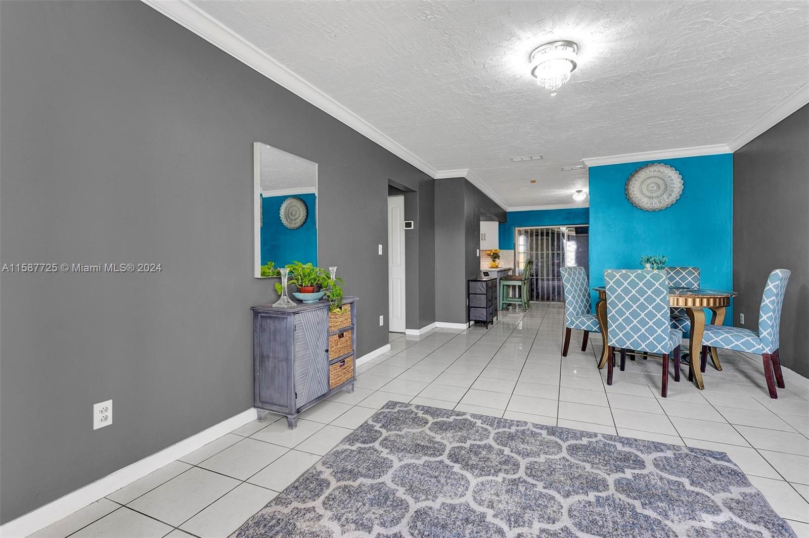 RICHMOND TOWNHOUSE - Residential