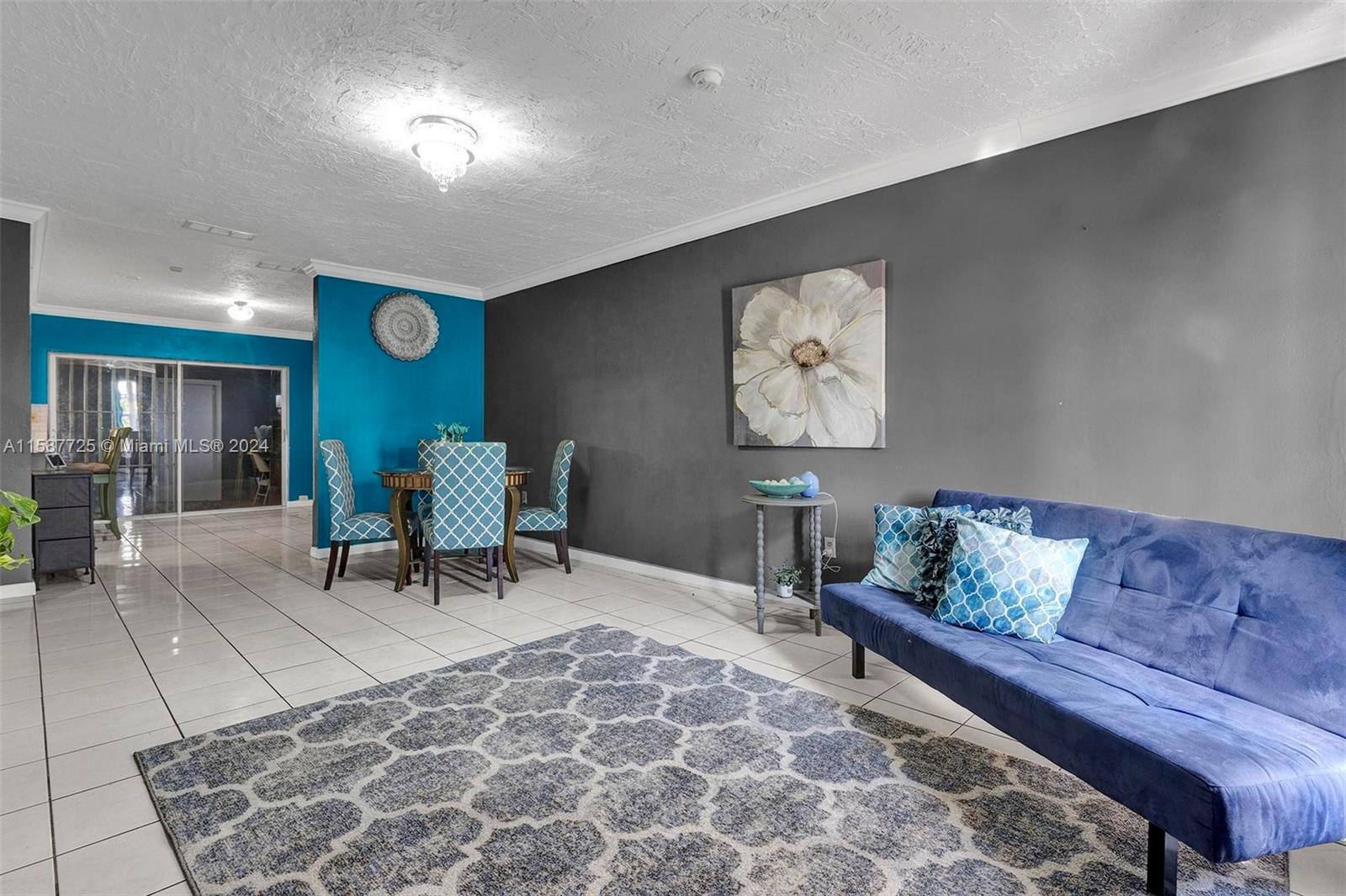 RICHMOND TOWNHOUSE - Residential