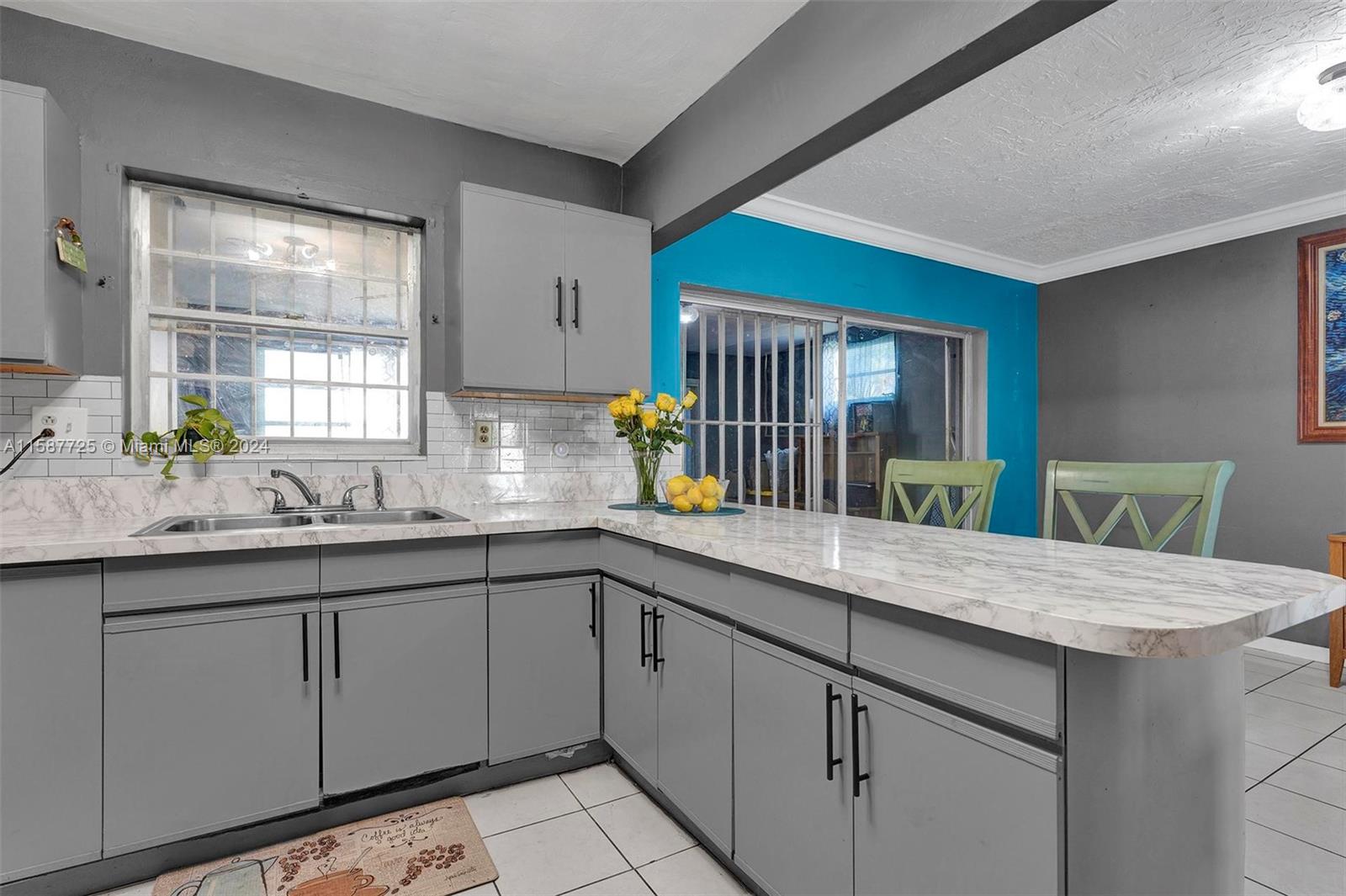 RICHMOND TOWNHOUSE - Residential