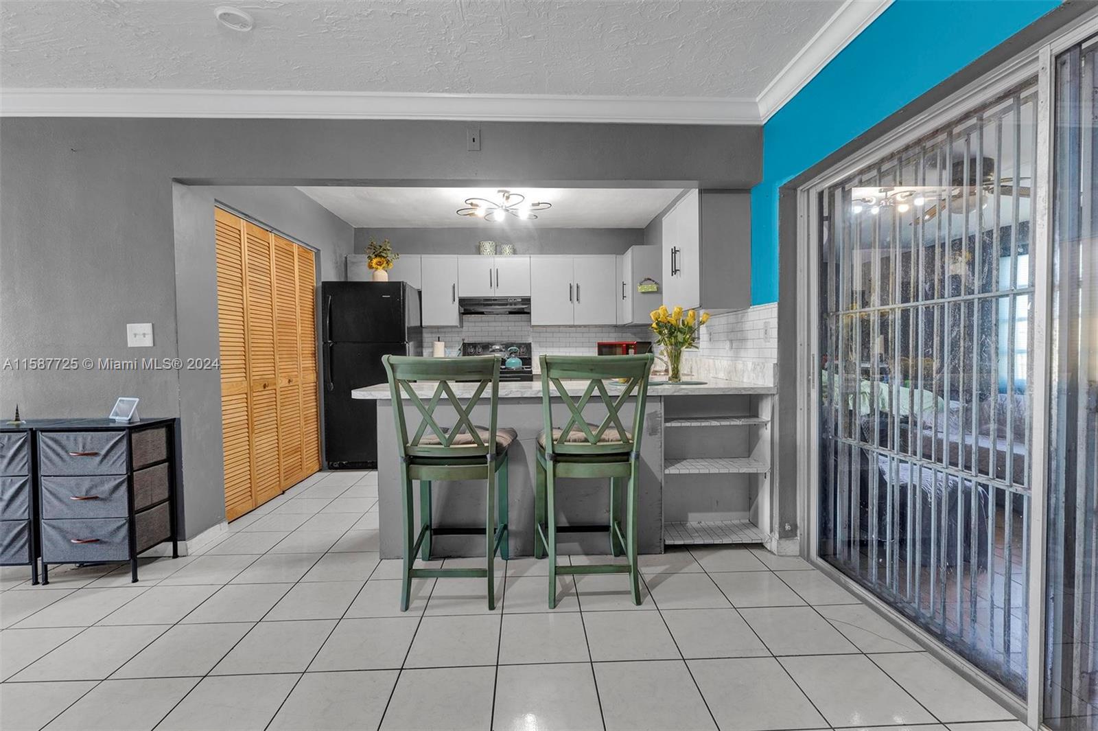 RICHMOND TOWNHOUSE - Residential