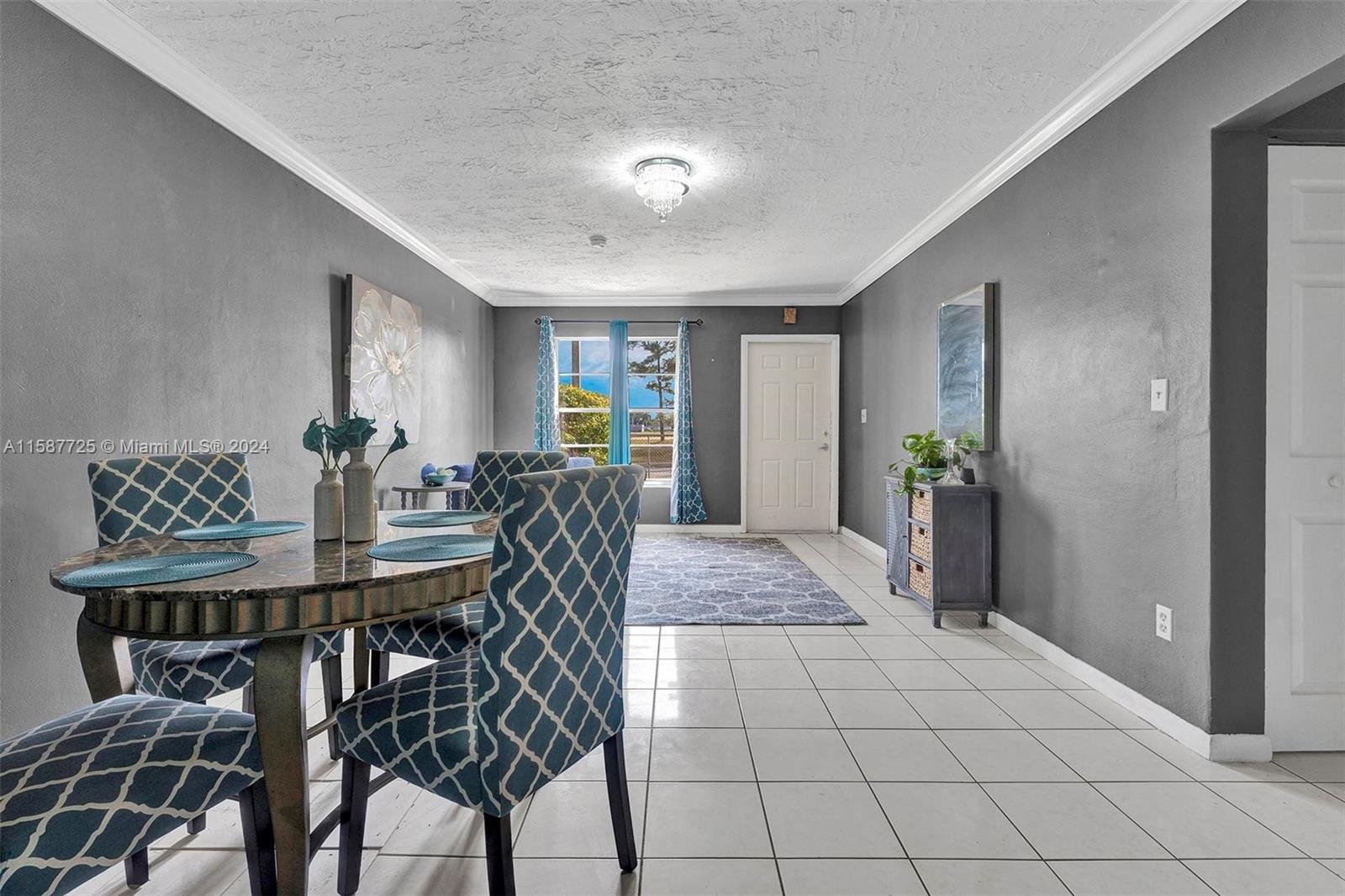 RICHMOND TOWNHOUSE - Residential