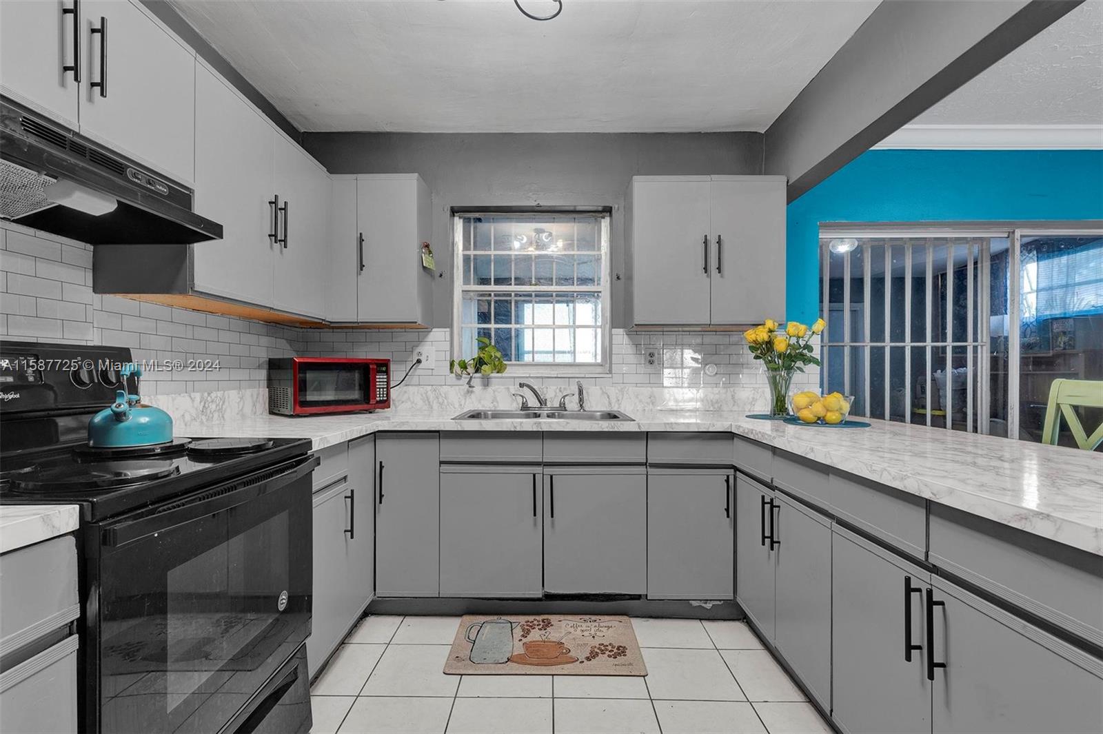 RICHMOND TOWNHOUSE - Residential