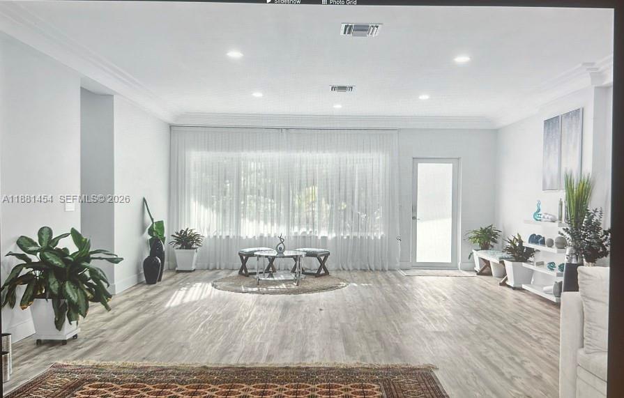 HOLLYWOOD LAKES SECTION - Residential
