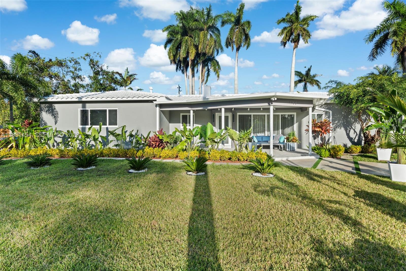 HOLLYWOOD LAKES SECTION - Residential