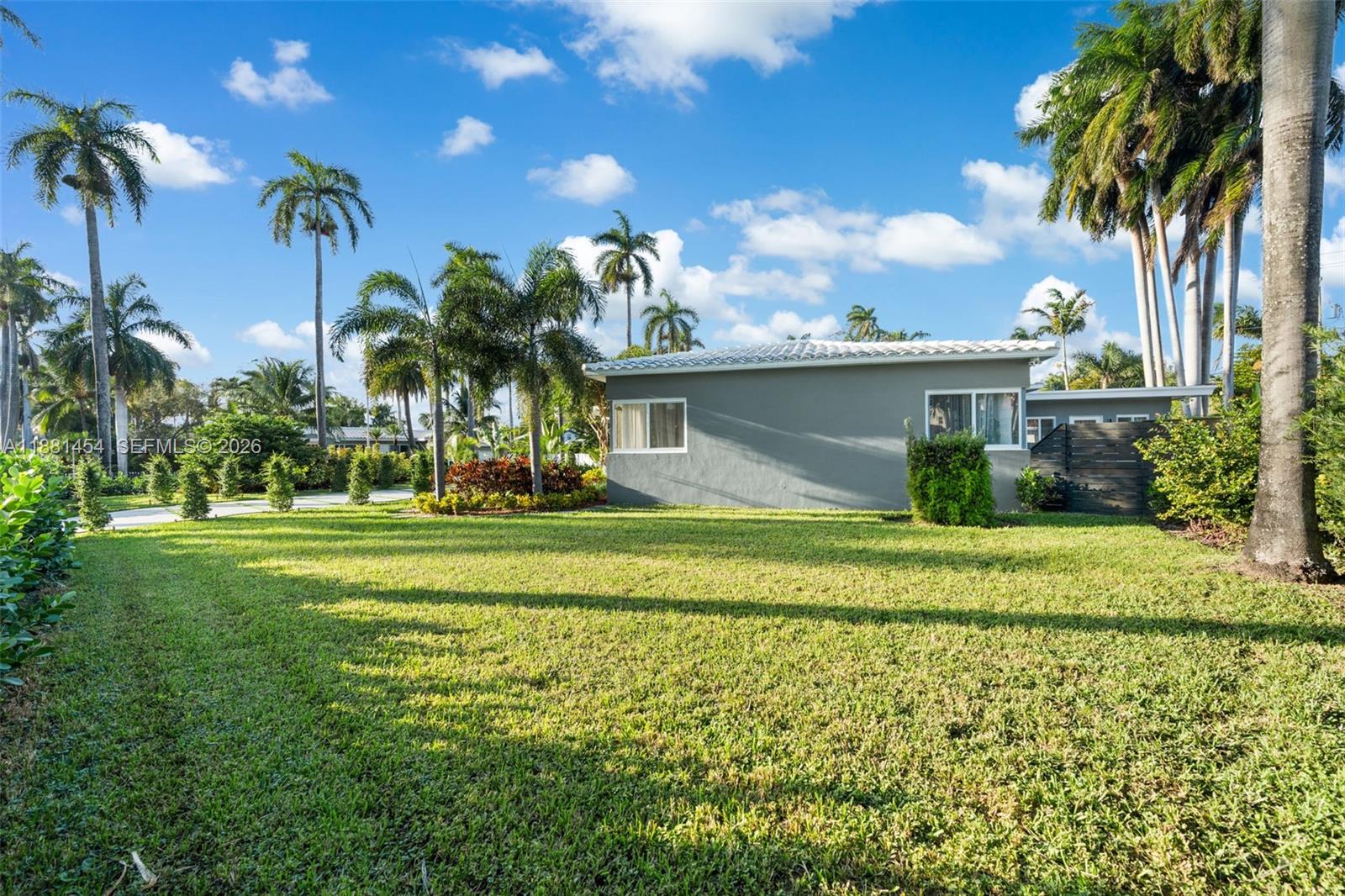 HOLLYWOOD LAKES SECTION - Residential
