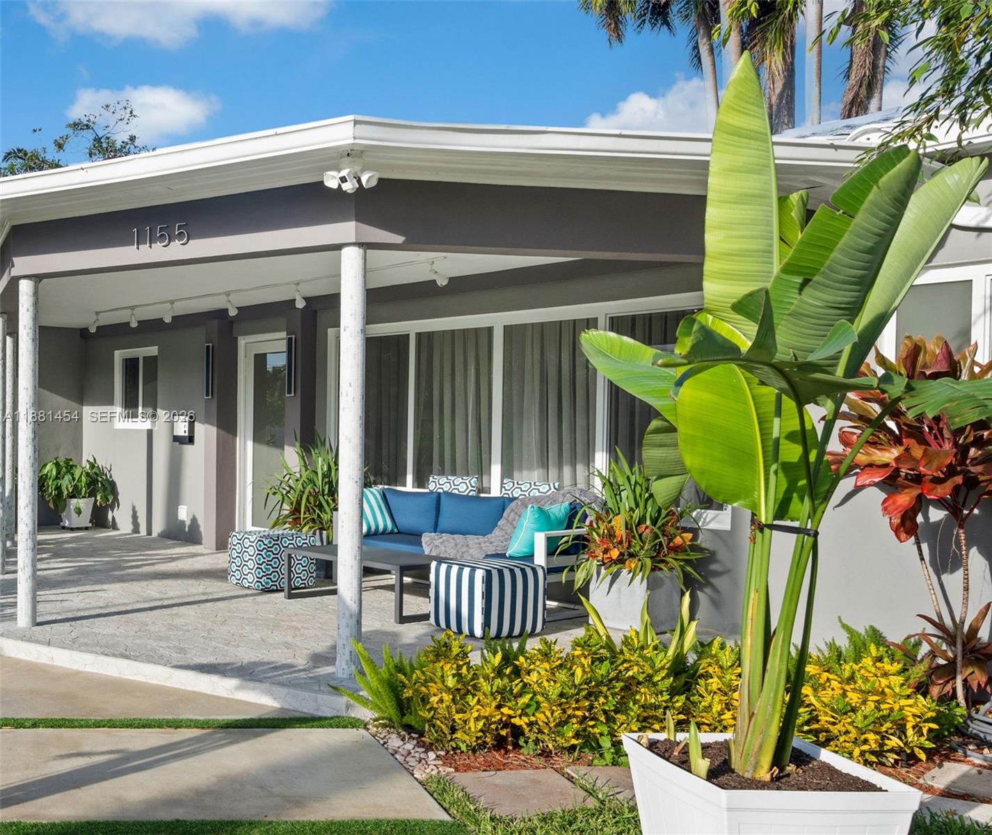 HOLLYWOOD LAKES SECTION - Residential