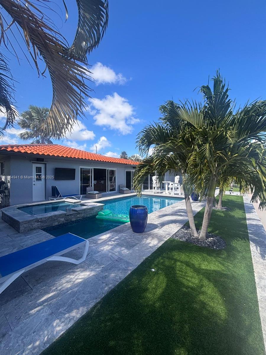 VENETIAN ISLES 3RD SEC - Residential