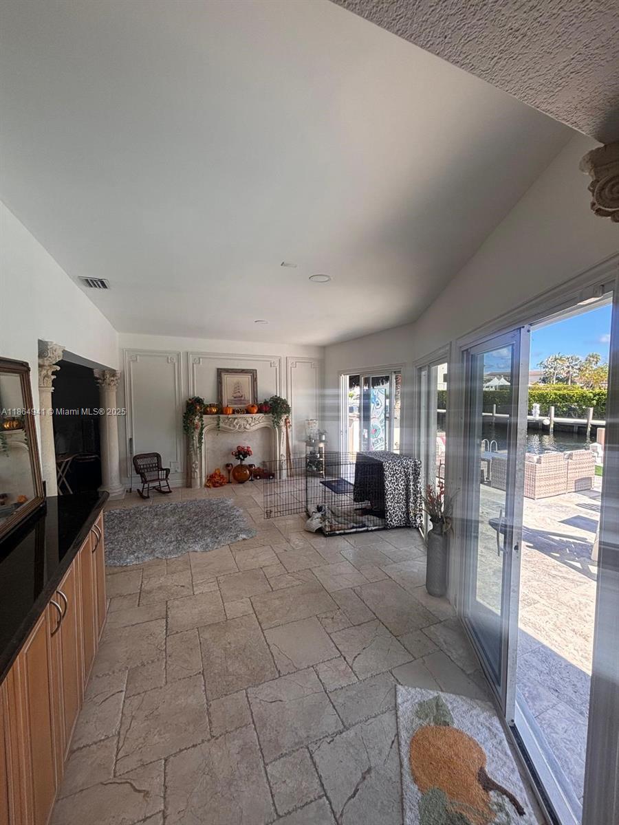 VENETIAN ISLES 3RD SEC - Residential